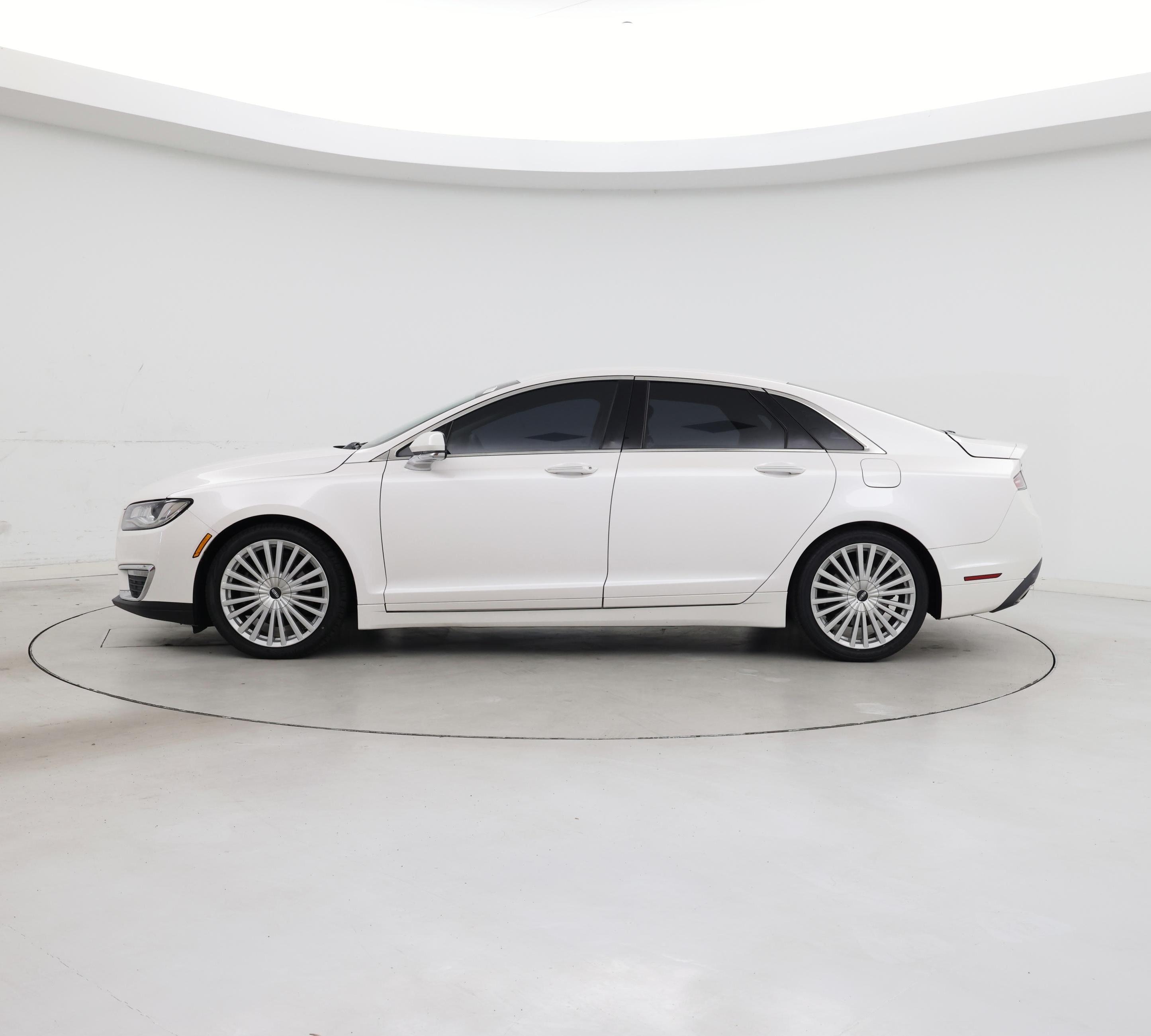 Thumbnail: 2017 Lincoln MKZ - 3