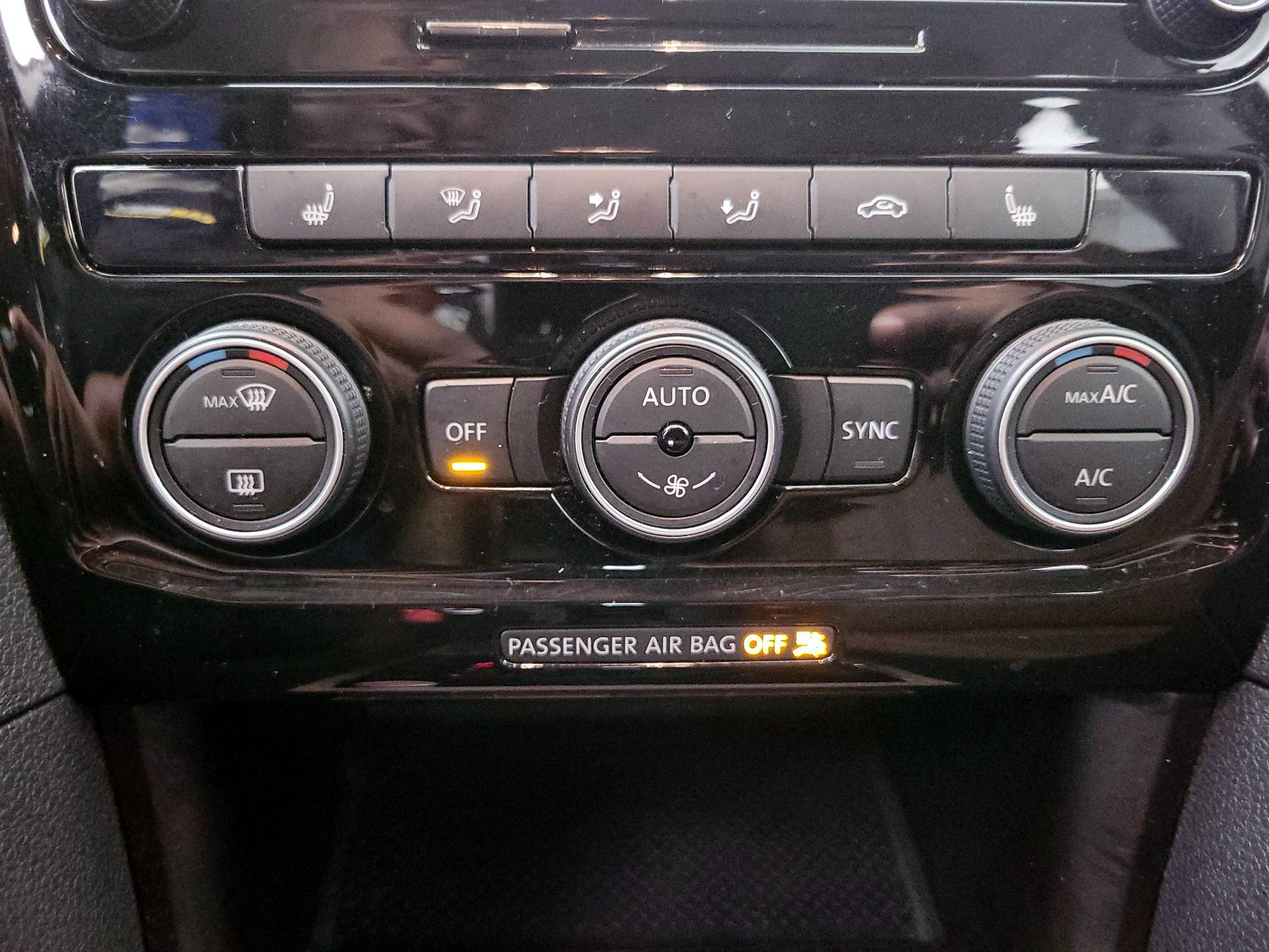 Thumbnail: 2022 Volkswagen Passat - 16