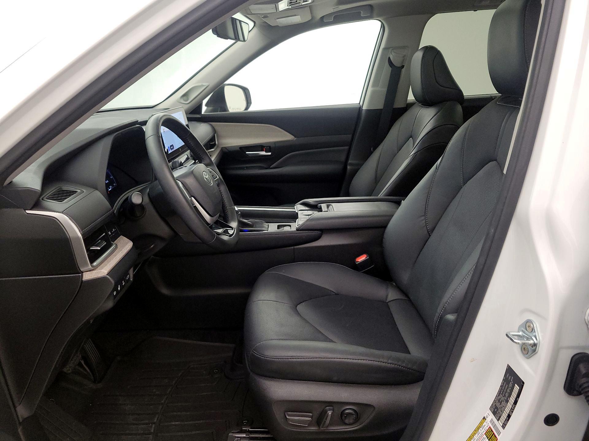 Thumbnail: 2024 Toyota Highlander - 11