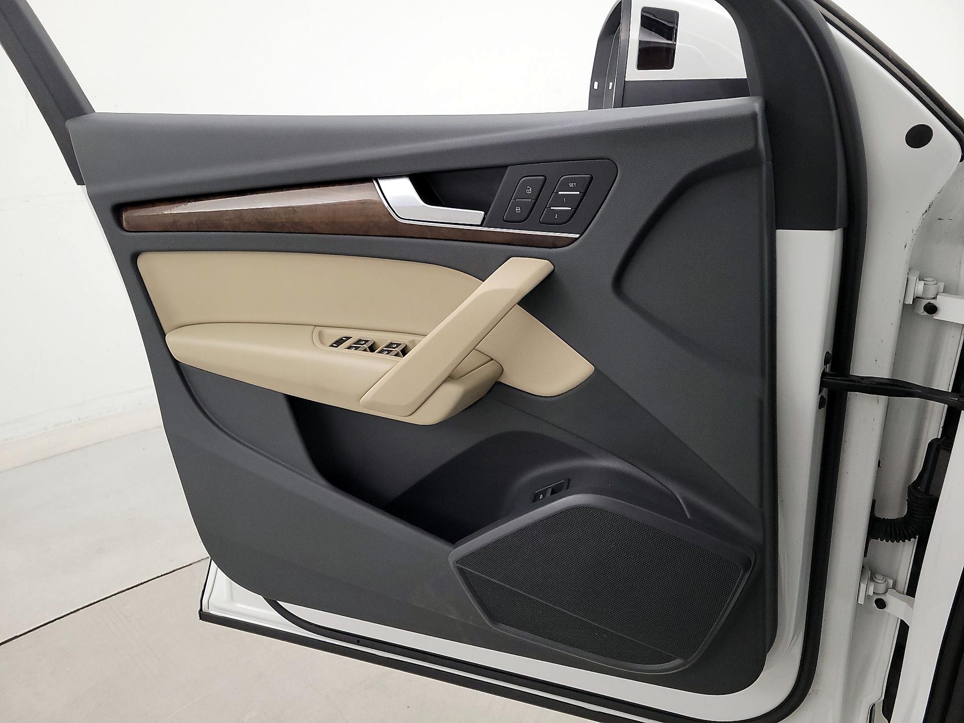 Thumbnail: 2020 Audi Q5 - 12