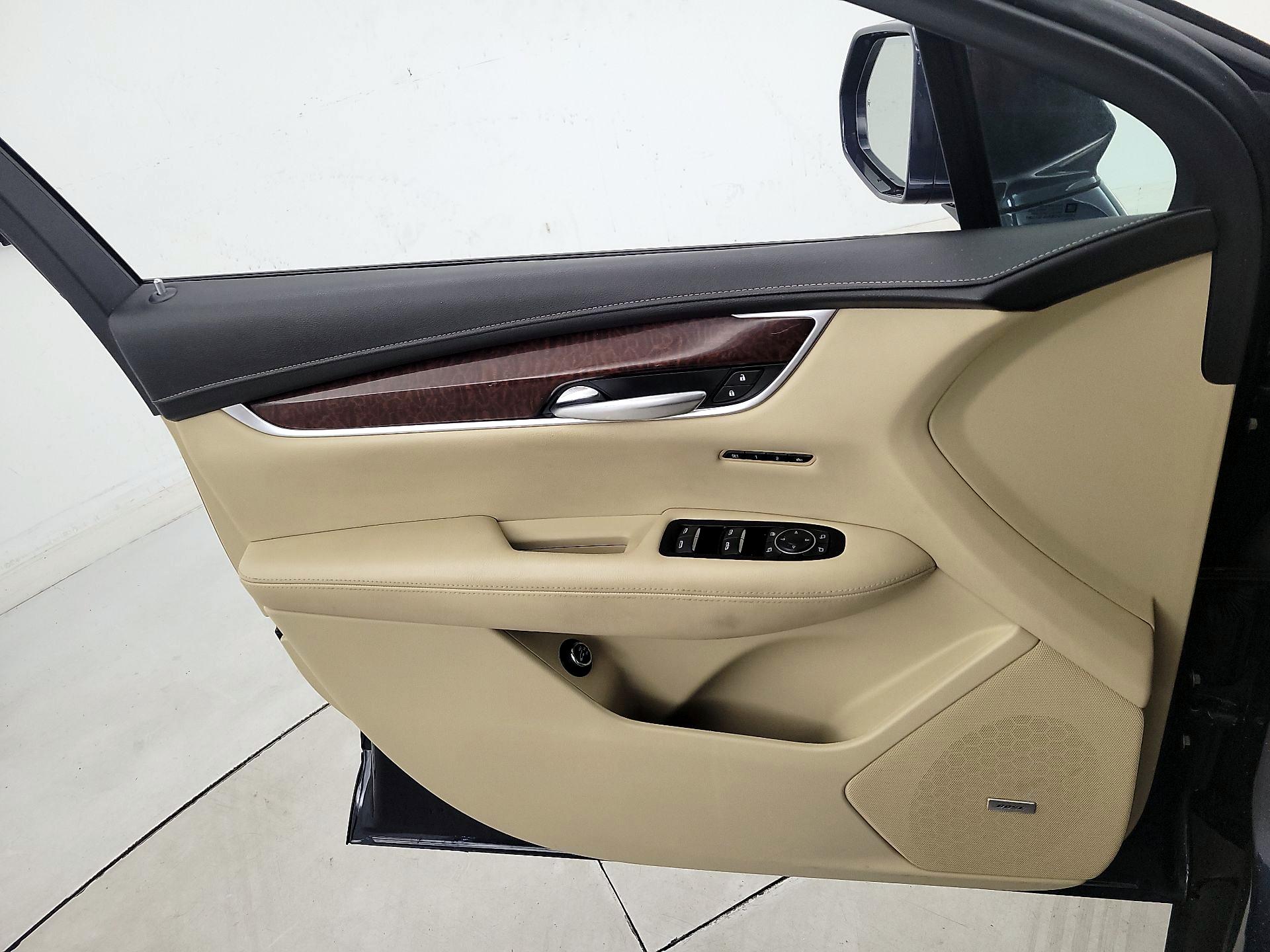 Thumbnail: 2018 Cadillac XT5 - 12