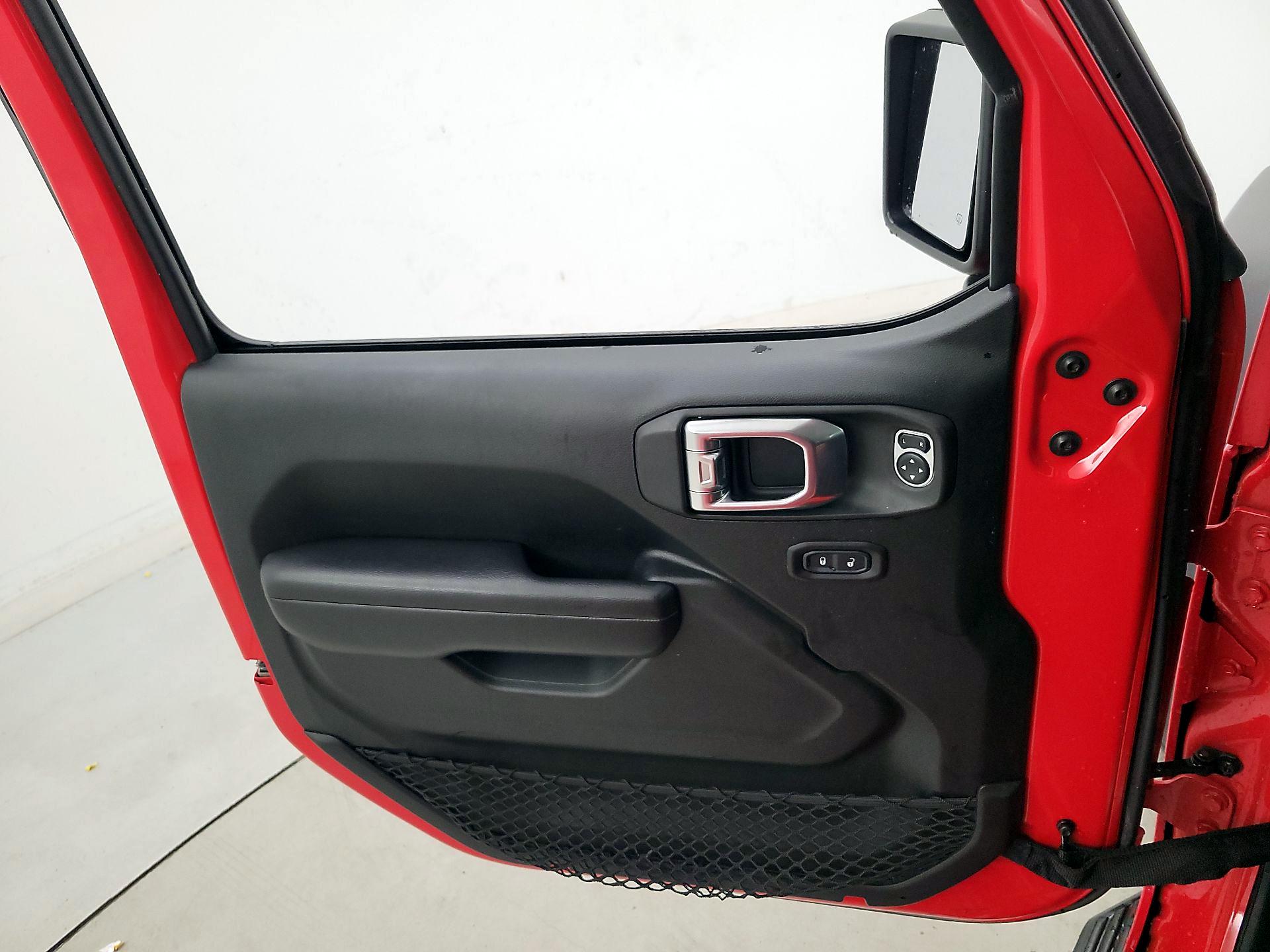 Thumbnail: 2018 Jeep Wrangler - 12