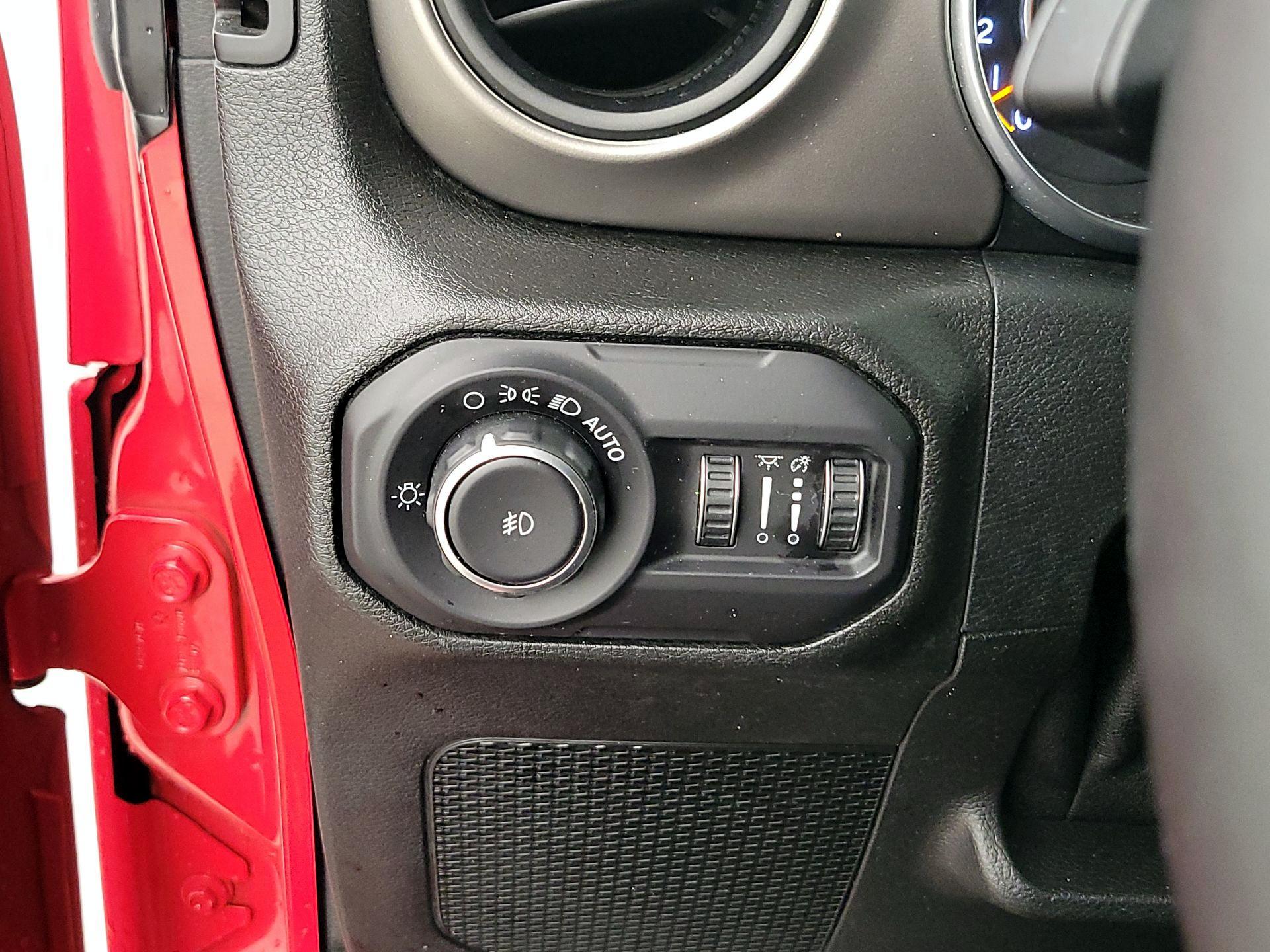Thumbnail: 2018 Jeep Wrangler - 13