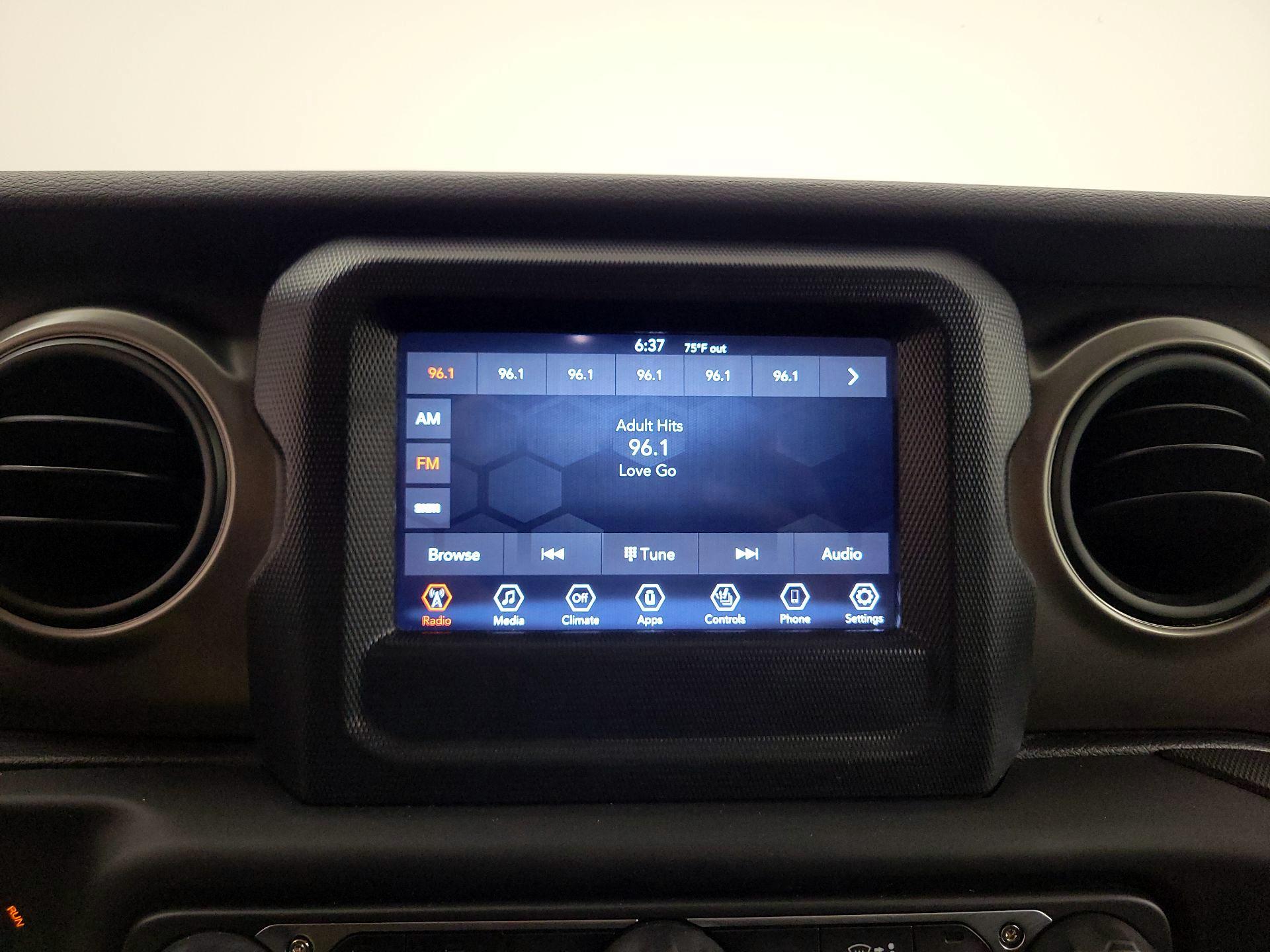 Thumbnail: 2018 Jeep Wrangler - 15