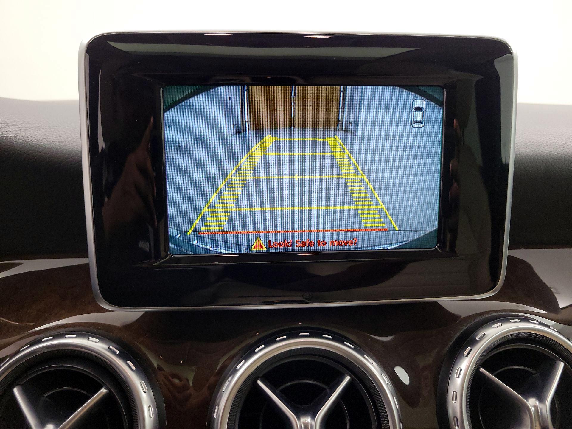 Thumbnail: 2015 Mercedes-Benz GLA - 15
