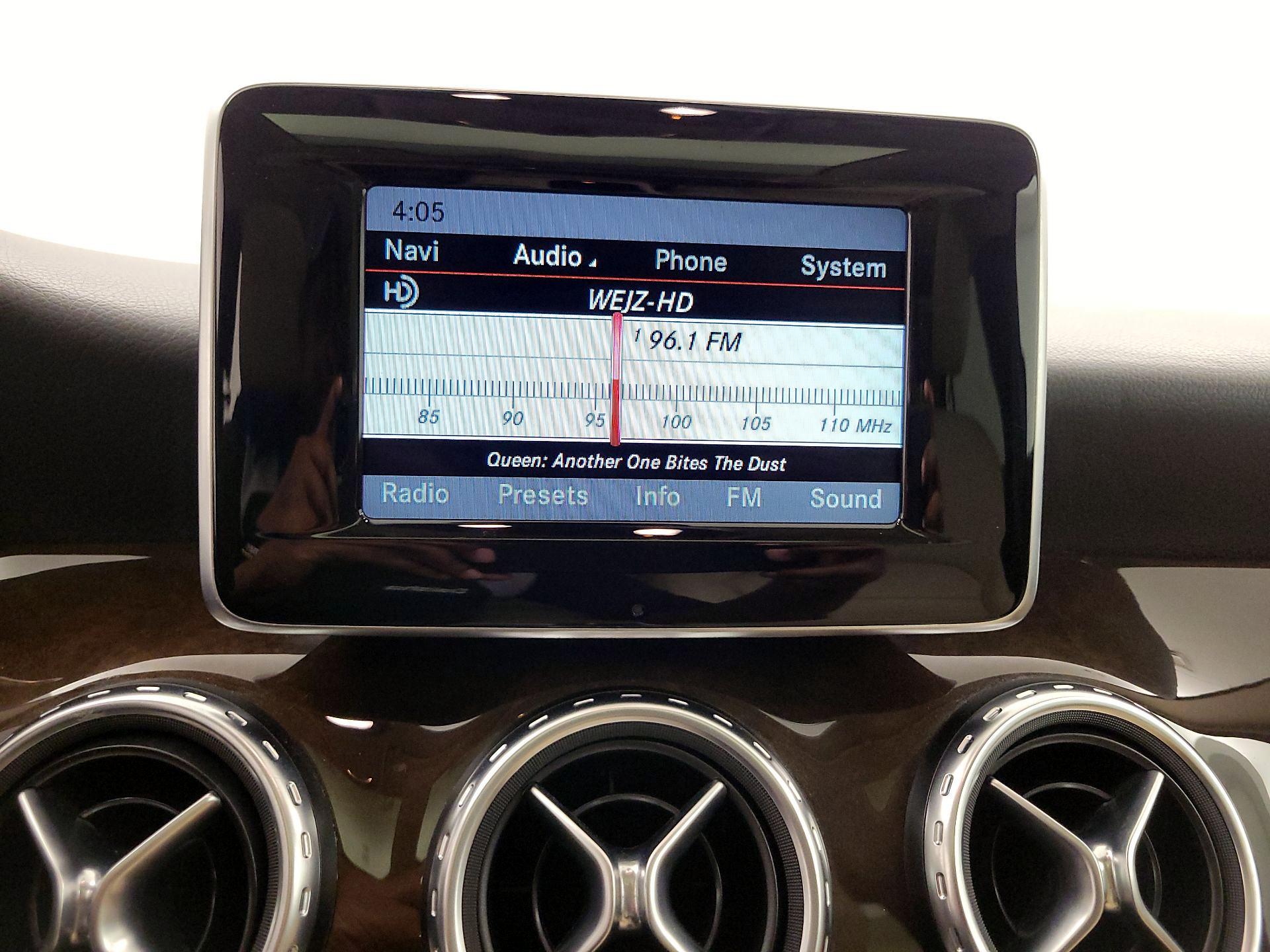 Thumbnail: 2015 Mercedes-Benz GLA - 16