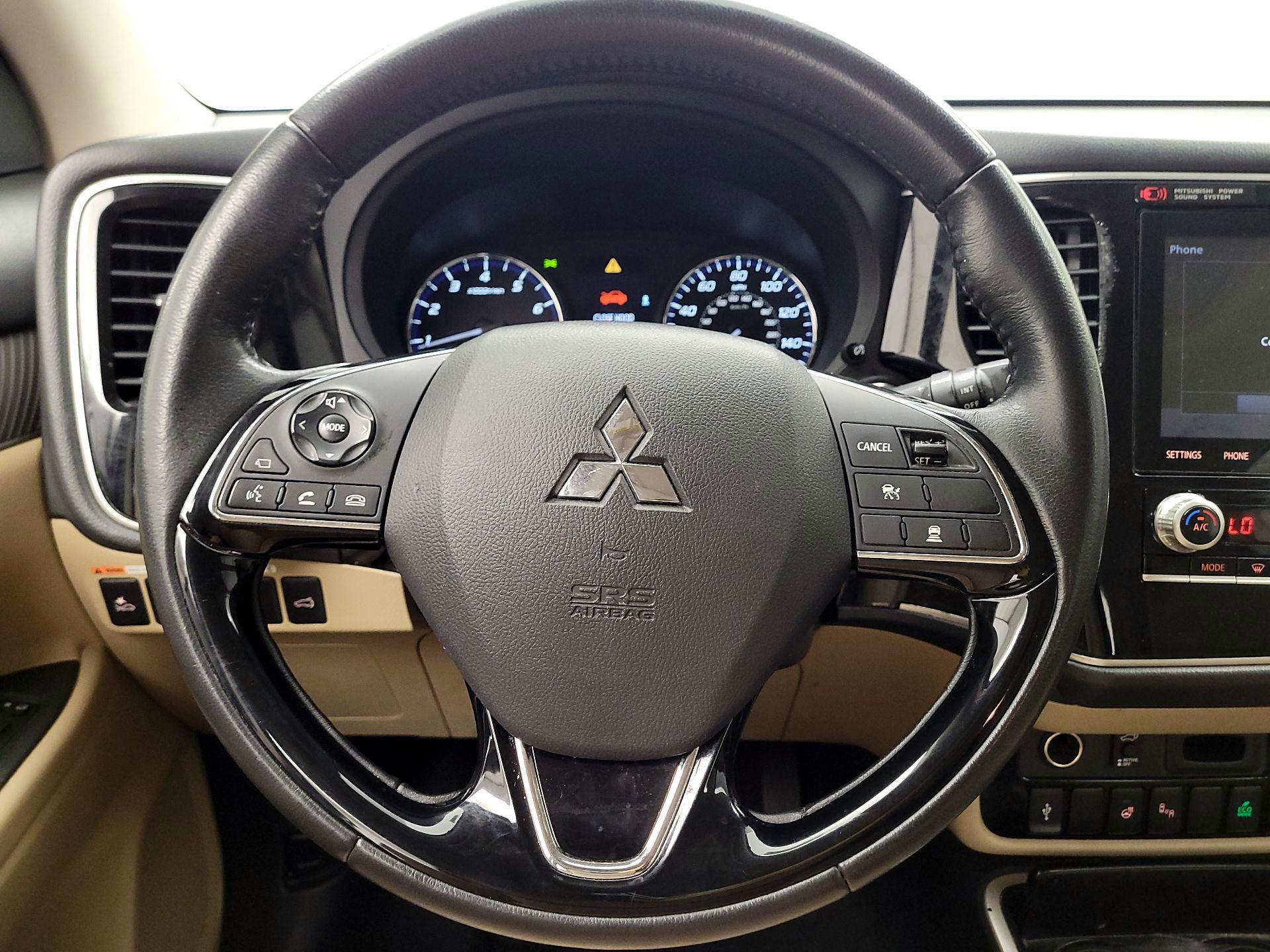 Thumbnail: 2020 Mitsubishi Outlander - 10