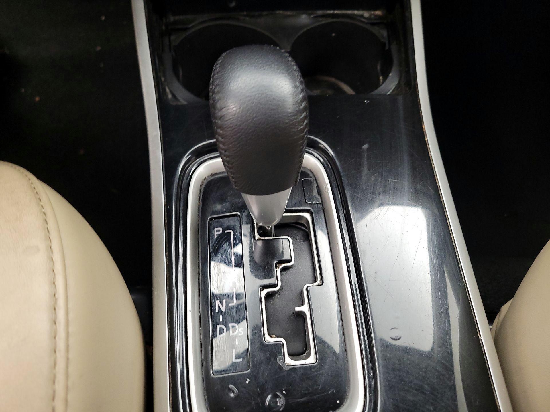 Thumbnail: 2020 Mitsubishi Outlander - 15