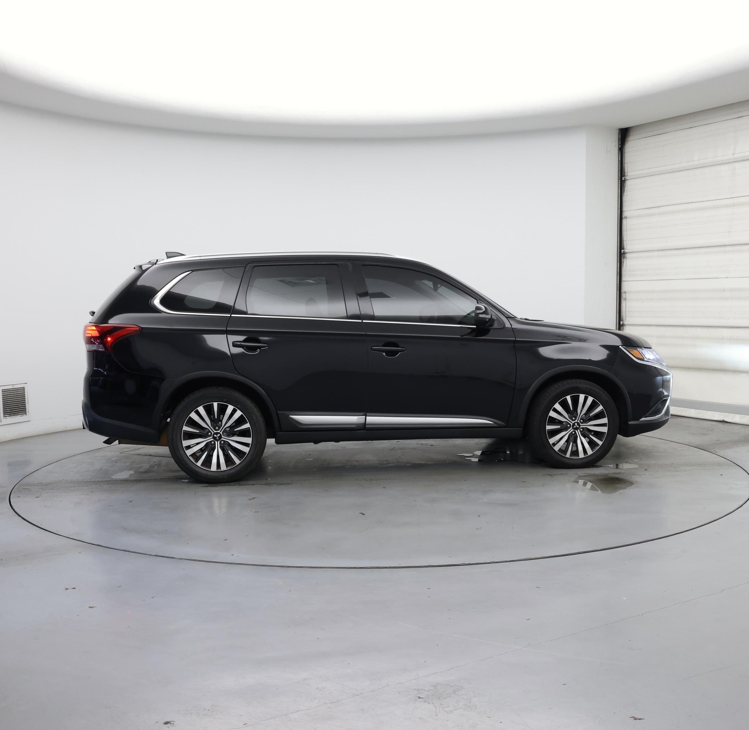 Thumbnail: 2020 Mitsubishi Outlander - 7