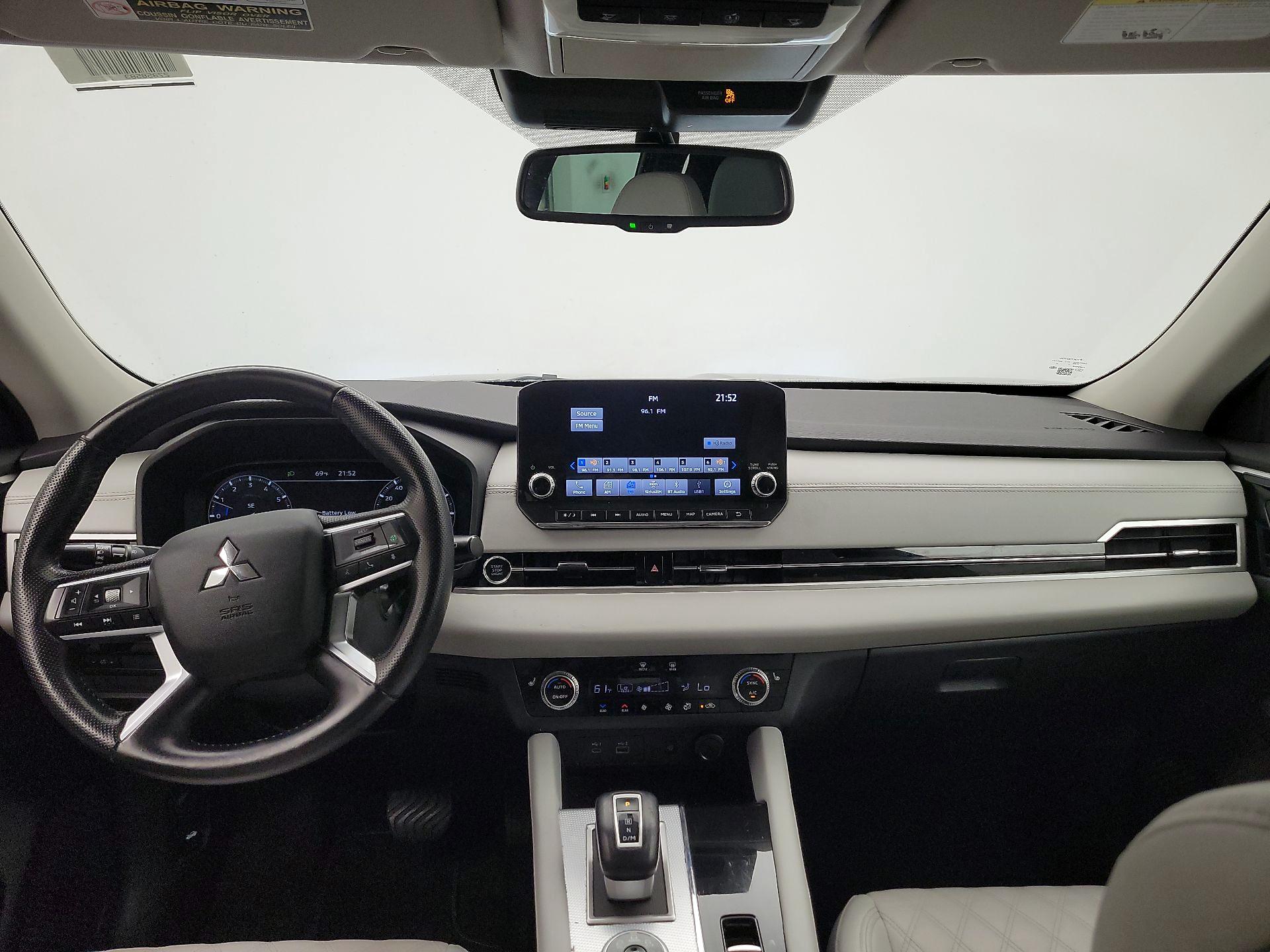 Thumbnail: 2023 Mitsubishi Outlander - 9