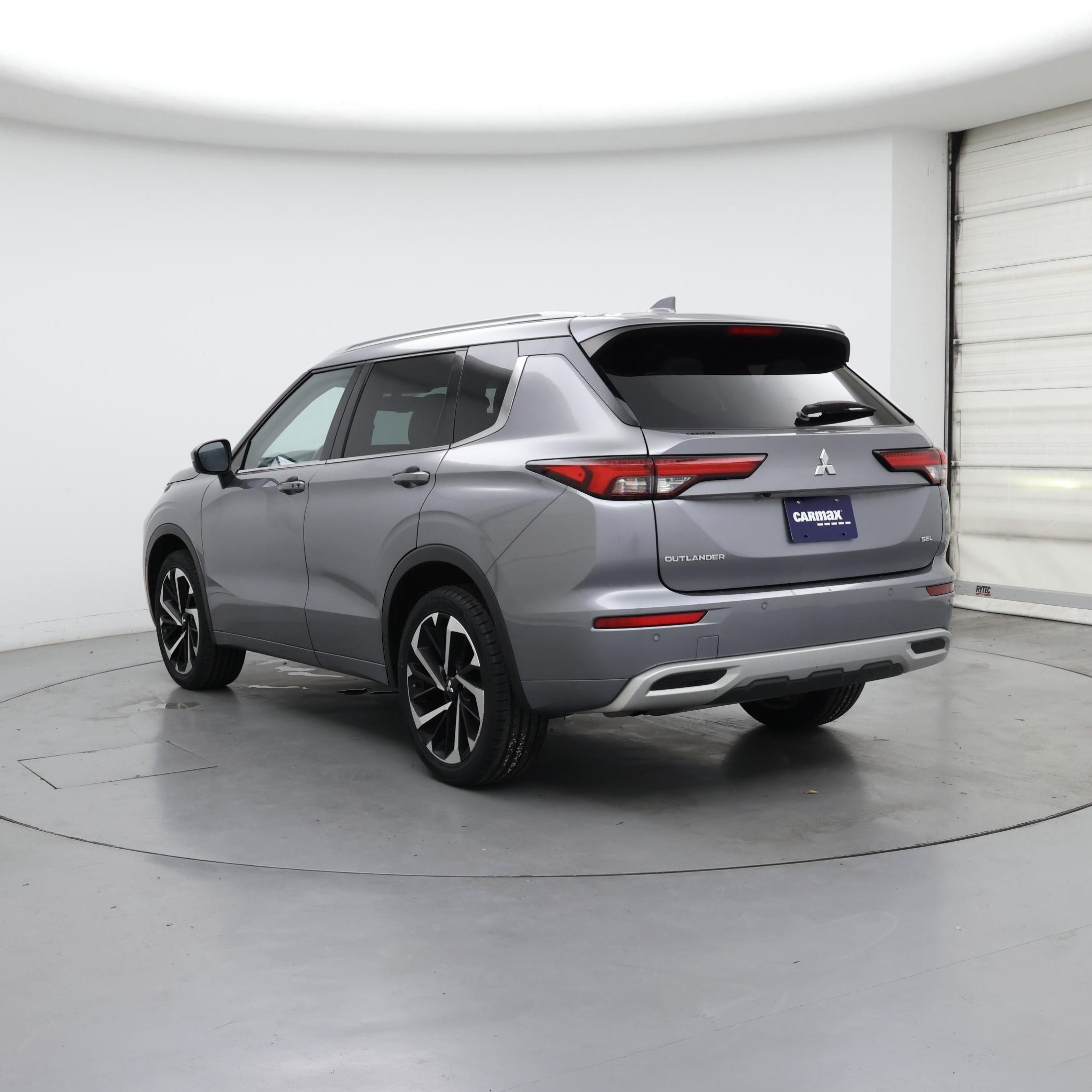 Thumbnail: 2023 Mitsubishi Outlander - 2