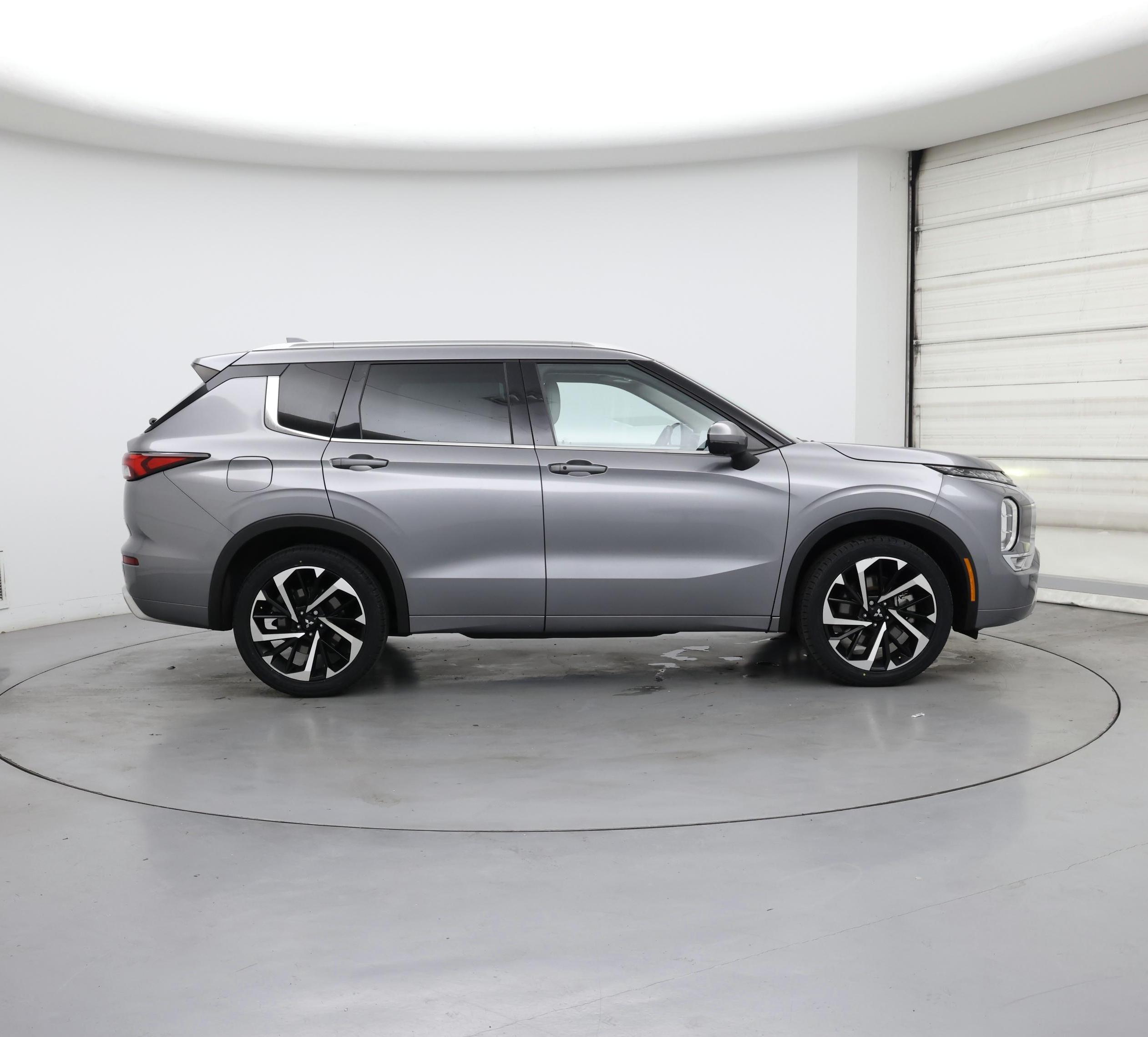 Thumbnail: 2023 Mitsubishi Outlander - 7
