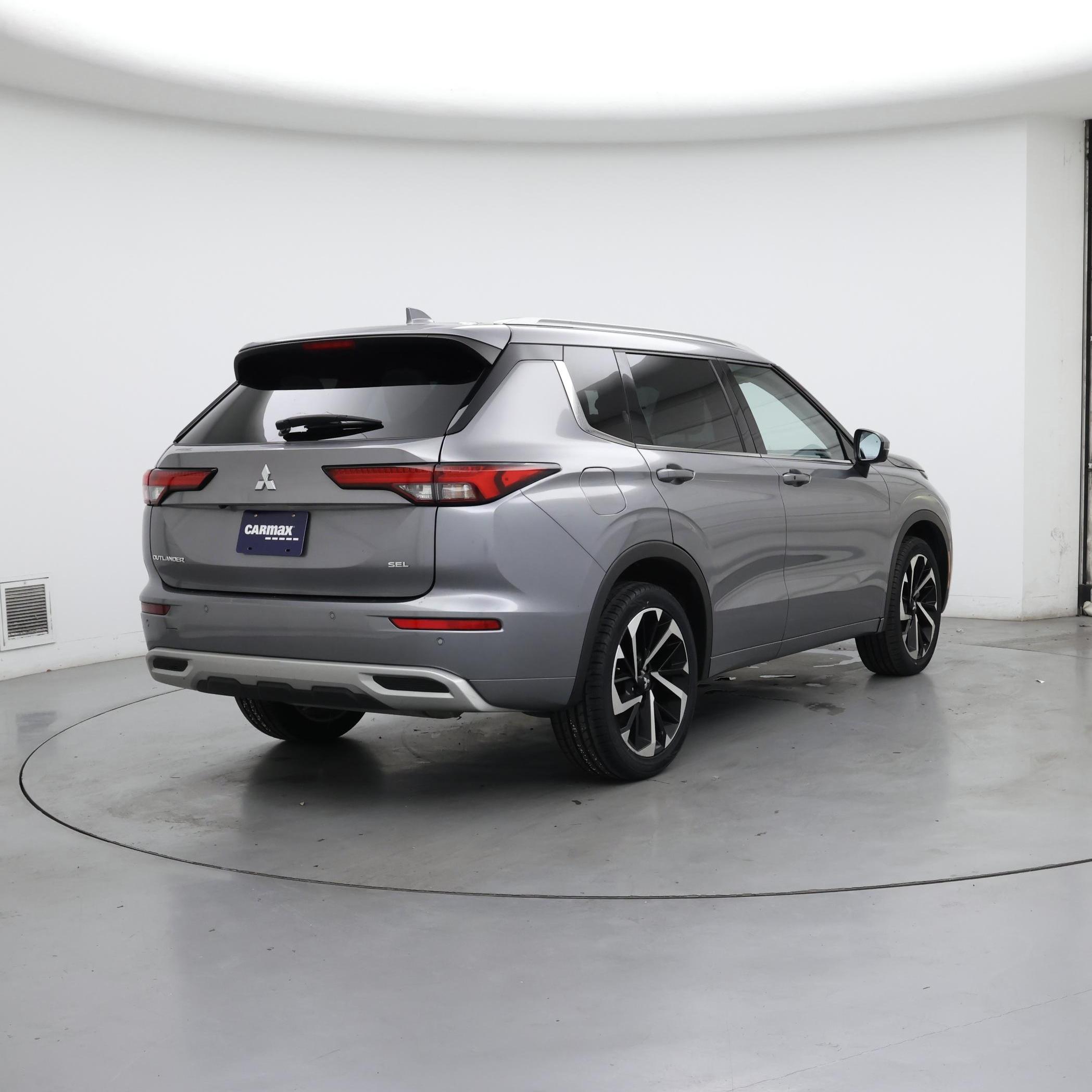 Thumbnail: 2023 Mitsubishi Outlander - 8