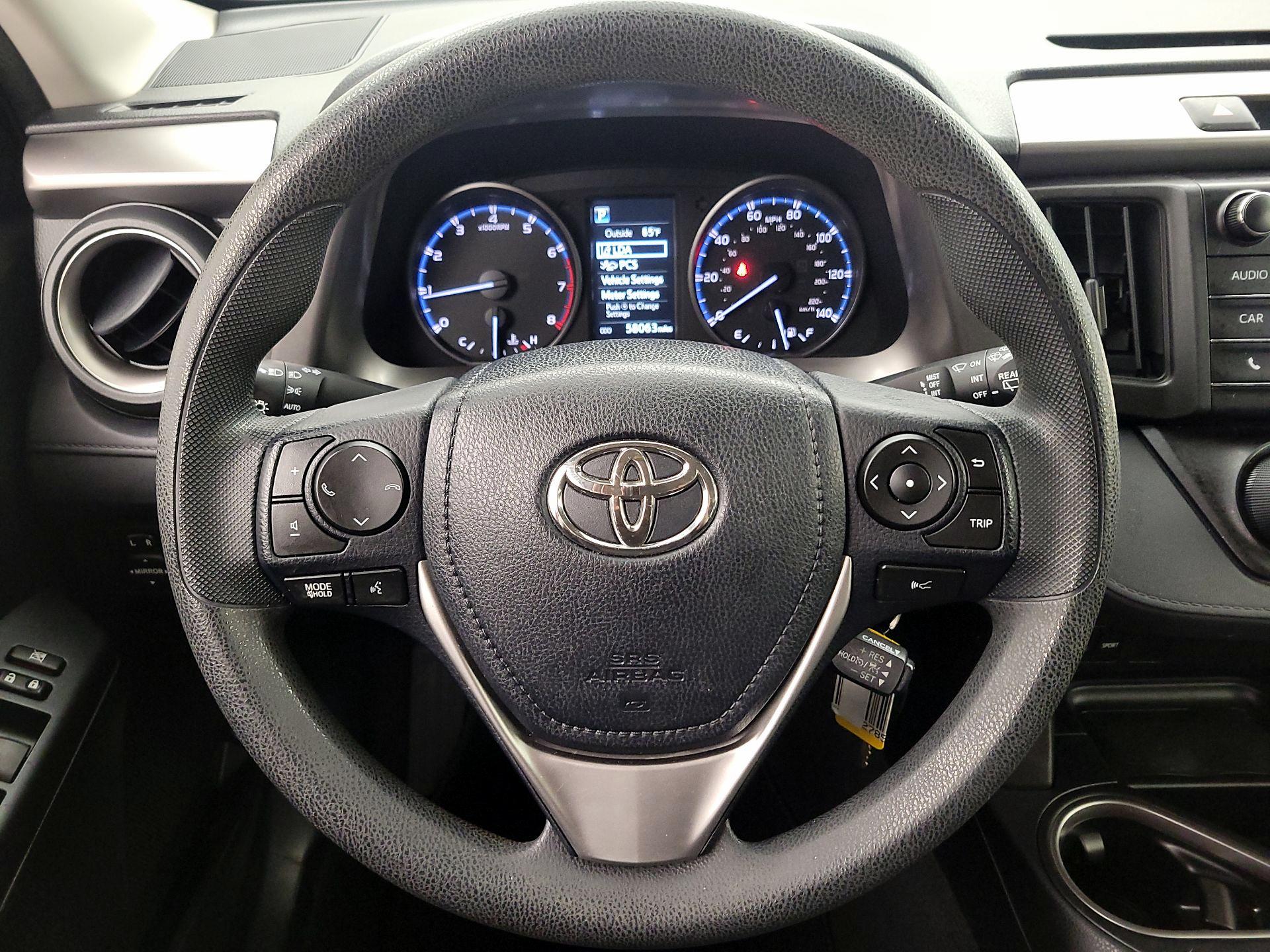 Thumbnail: 2017 Toyota RAV4 - 10