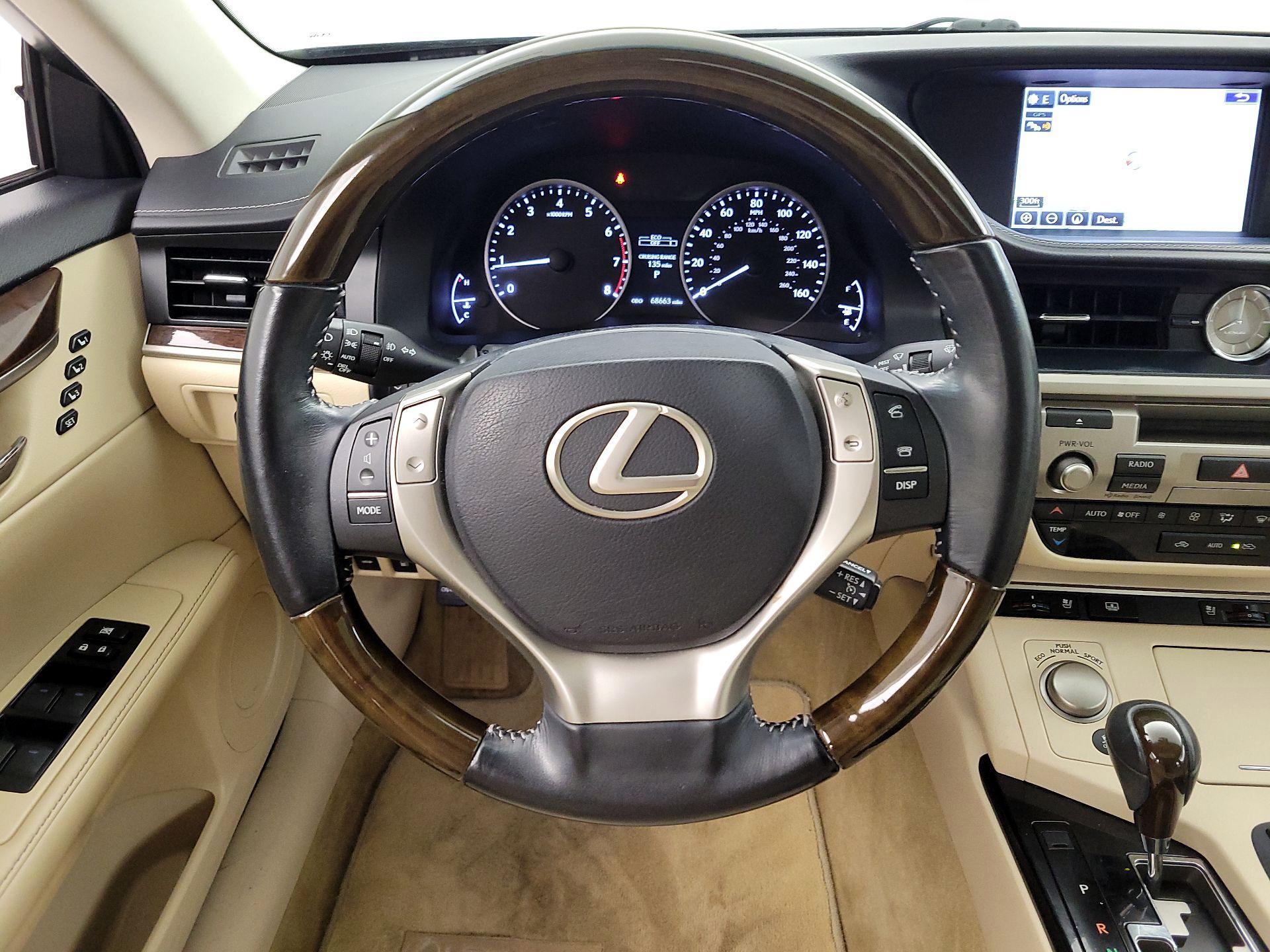 Thumbnail: 2015 Lexus ES - 10