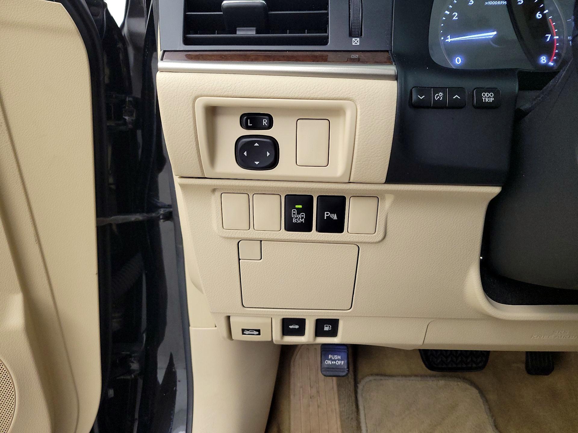 Thumbnail: 2015 Lexus ES - 13