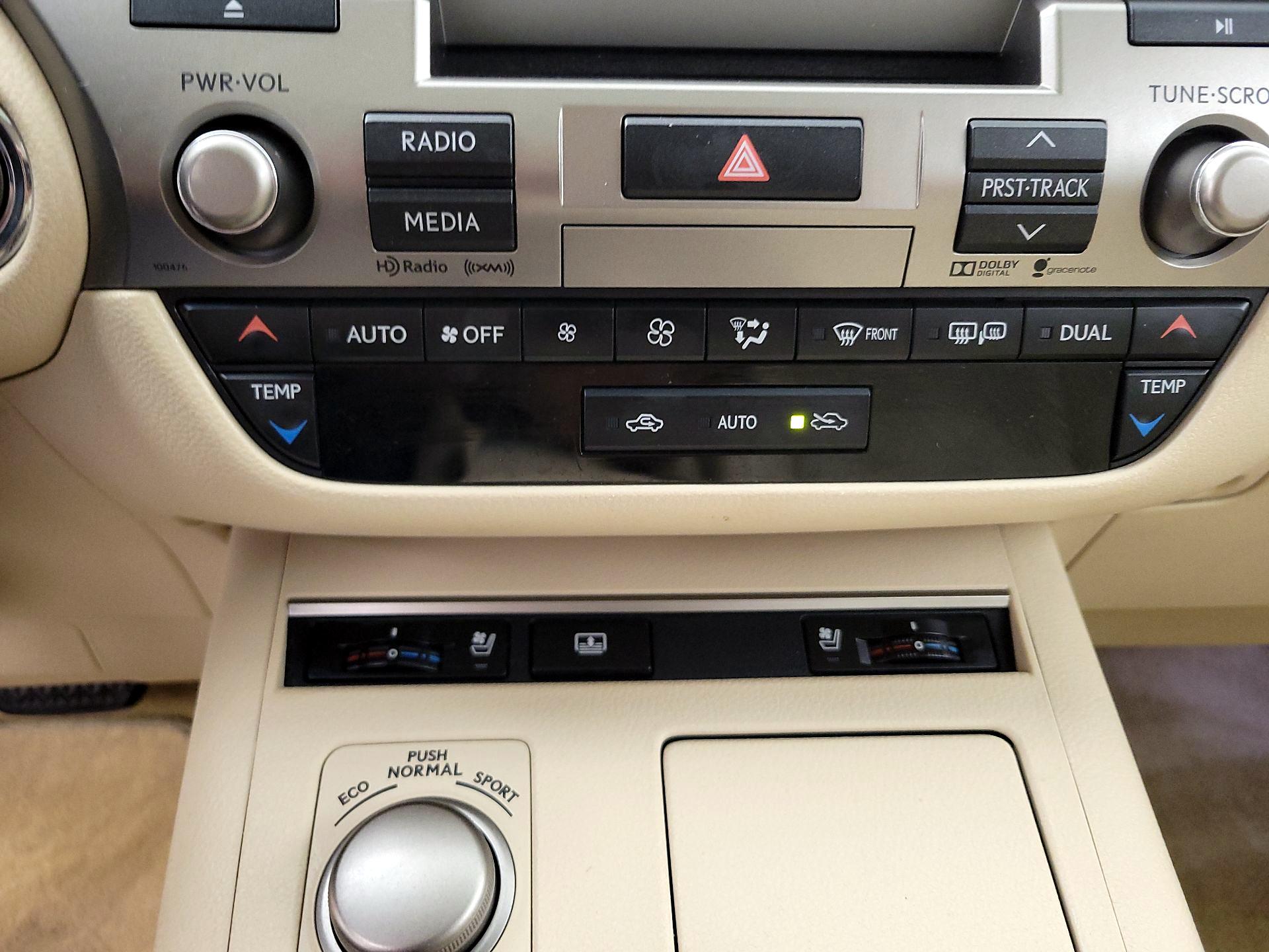 Thumbnail: 2015 Lexus ES - 17