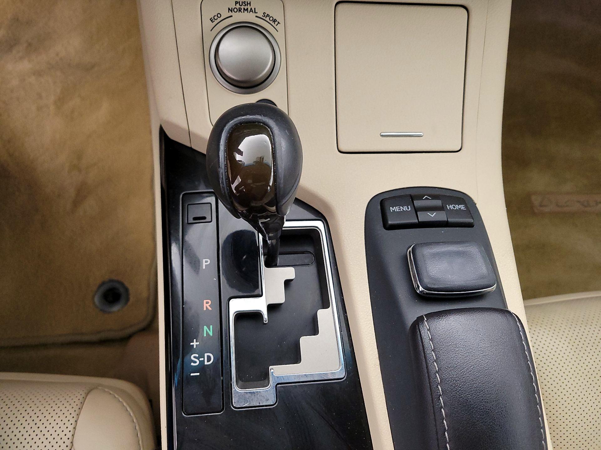 Thumbnail: 2015 Lexus ES - 18