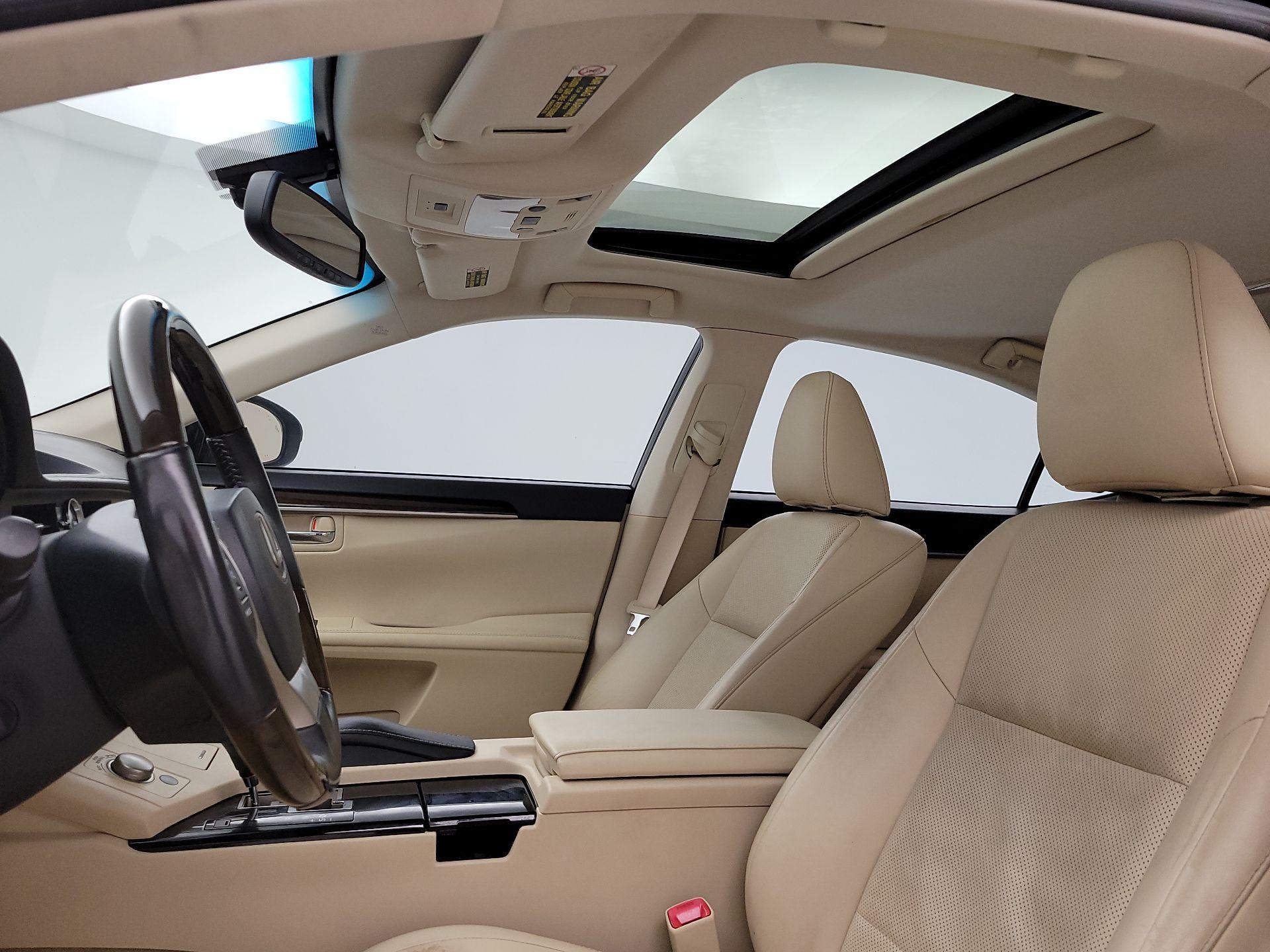 Thumbnail: 2015 Lexus ES - 20