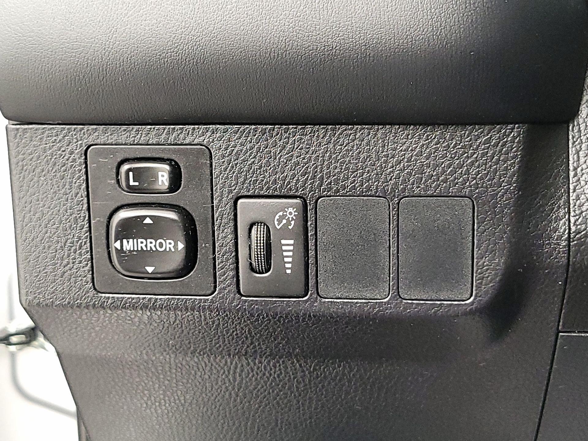 Thumbnail: 2016 Toyota RAV4 - 13