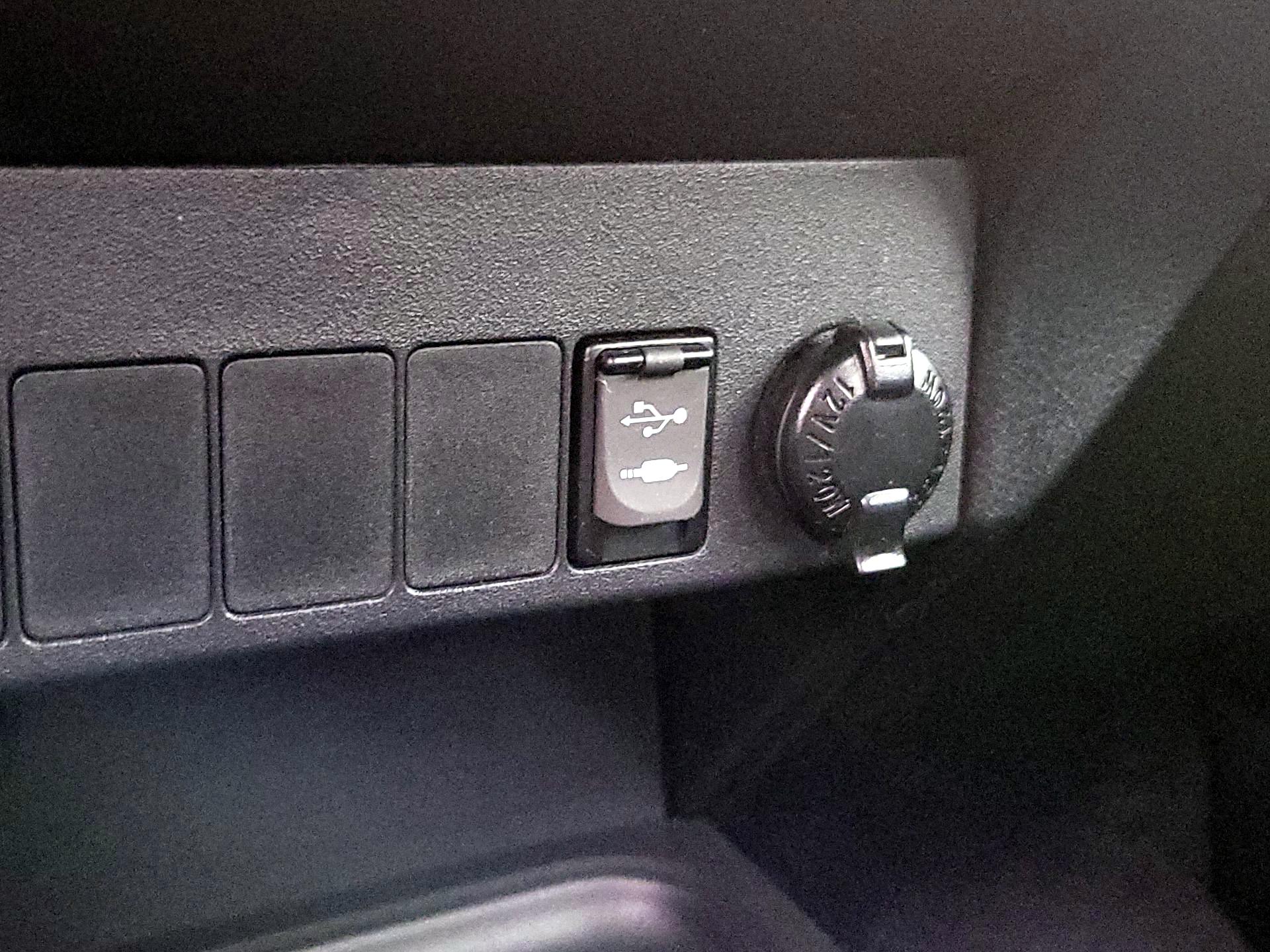 Thumbnail: 2016 Toyota RAV4 - 19