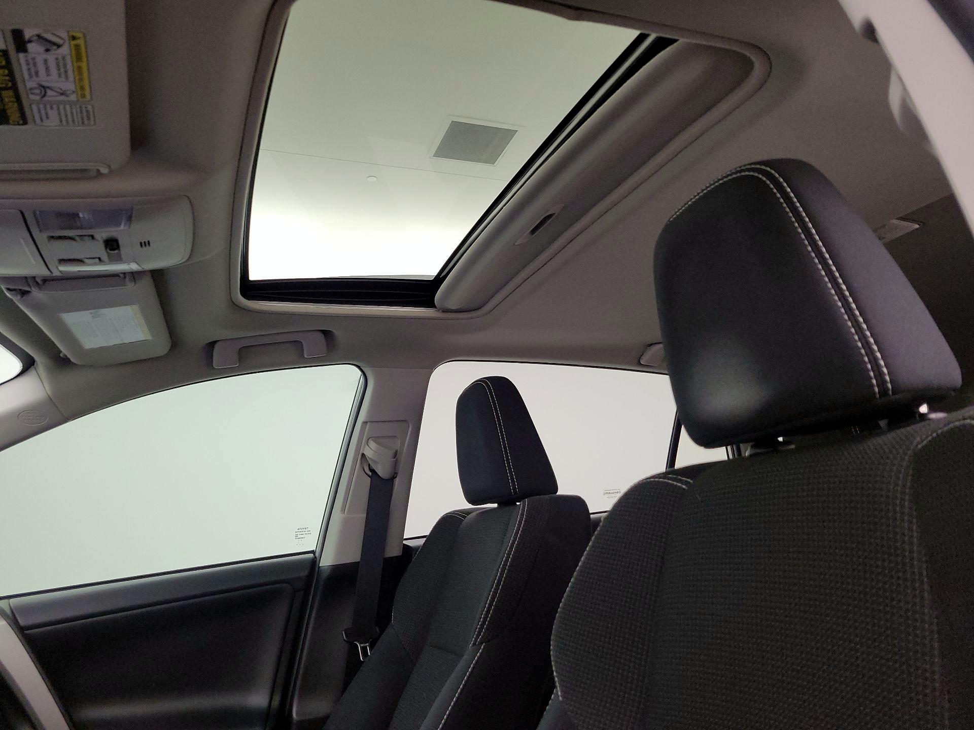 Thumbnail: 2016 Toyota RAV4 - 20
