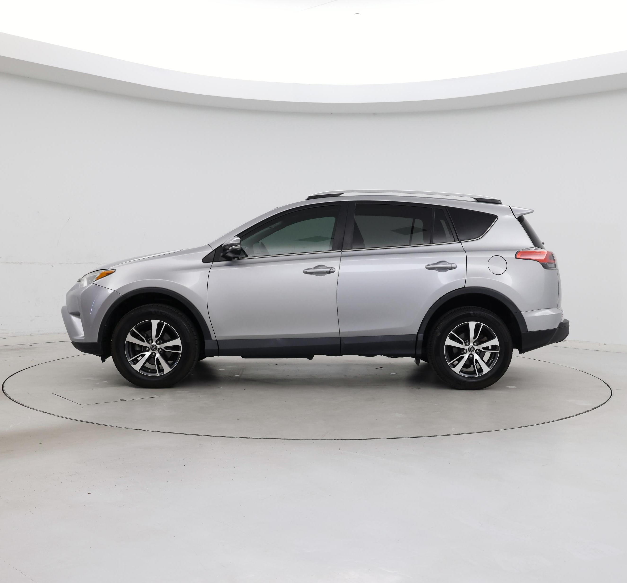 Thumbnail: 2016 Toyota RAV4 - 3