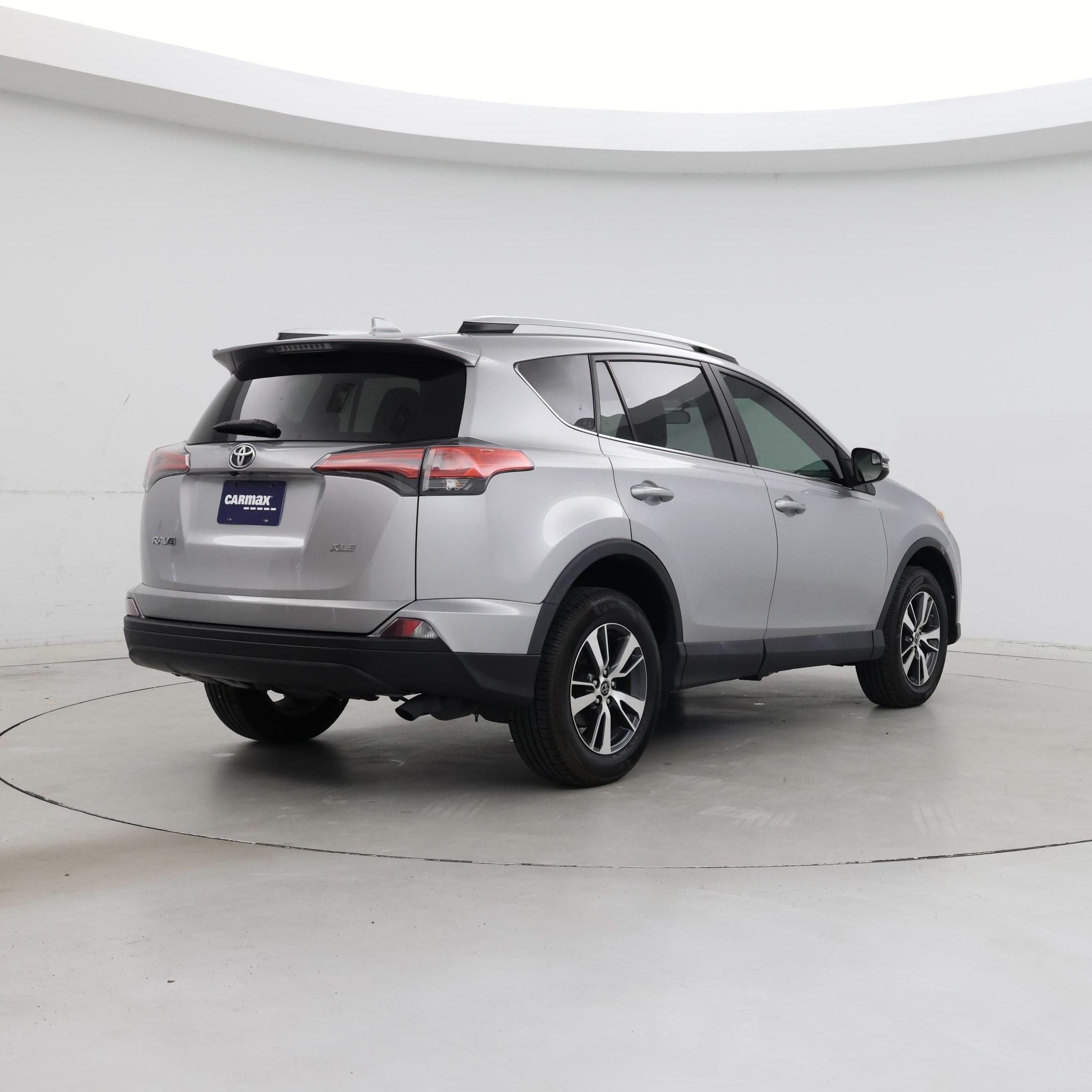 Thumbnail: 2016 Toyota RAV4 - 8