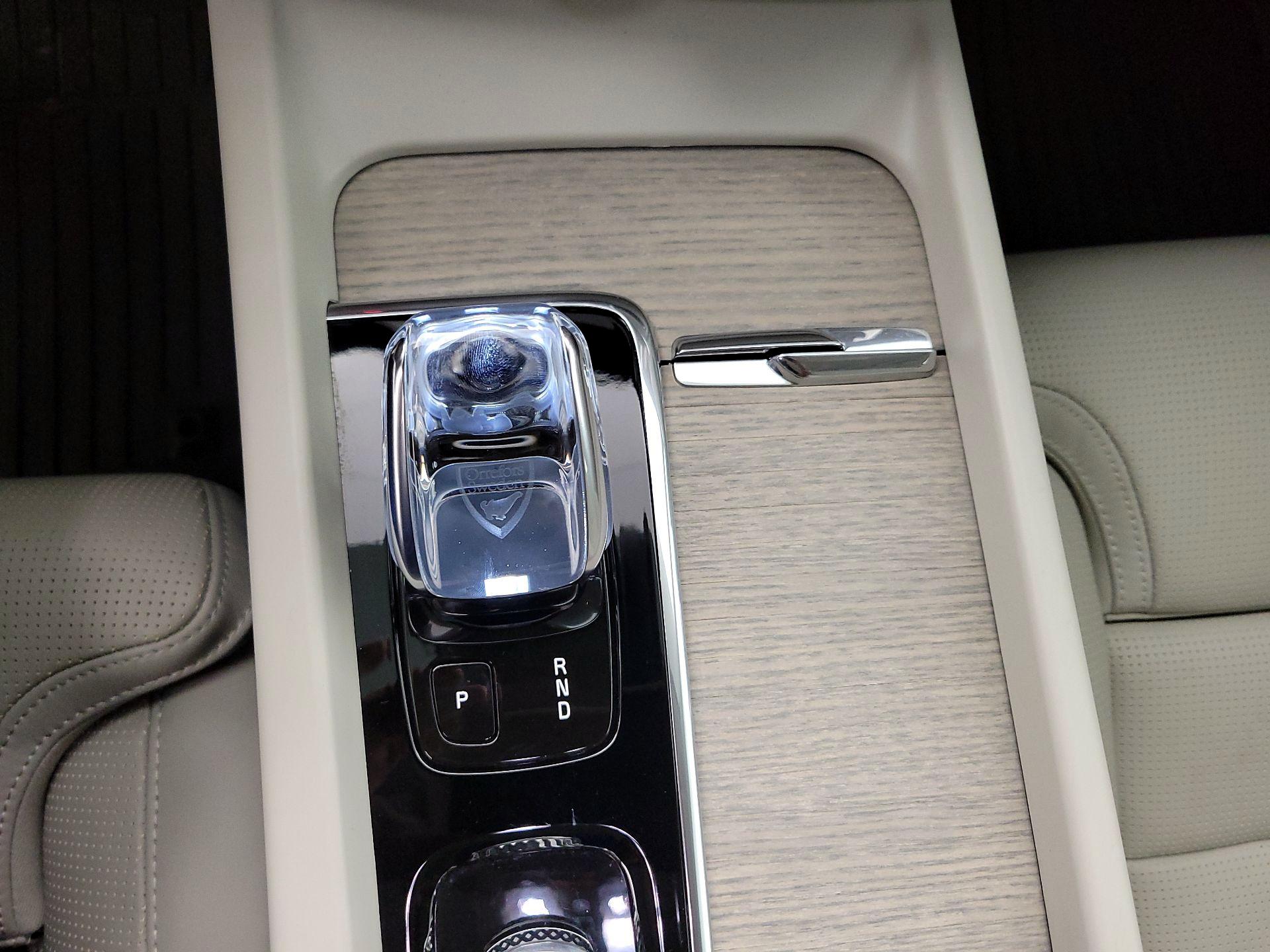Thumbnail: 2022 Volvo XC60 - 18