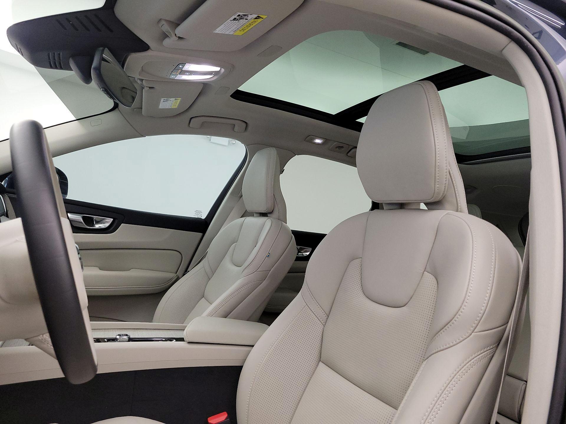 Thumbnail: 2022 Volvo XC60 - 20