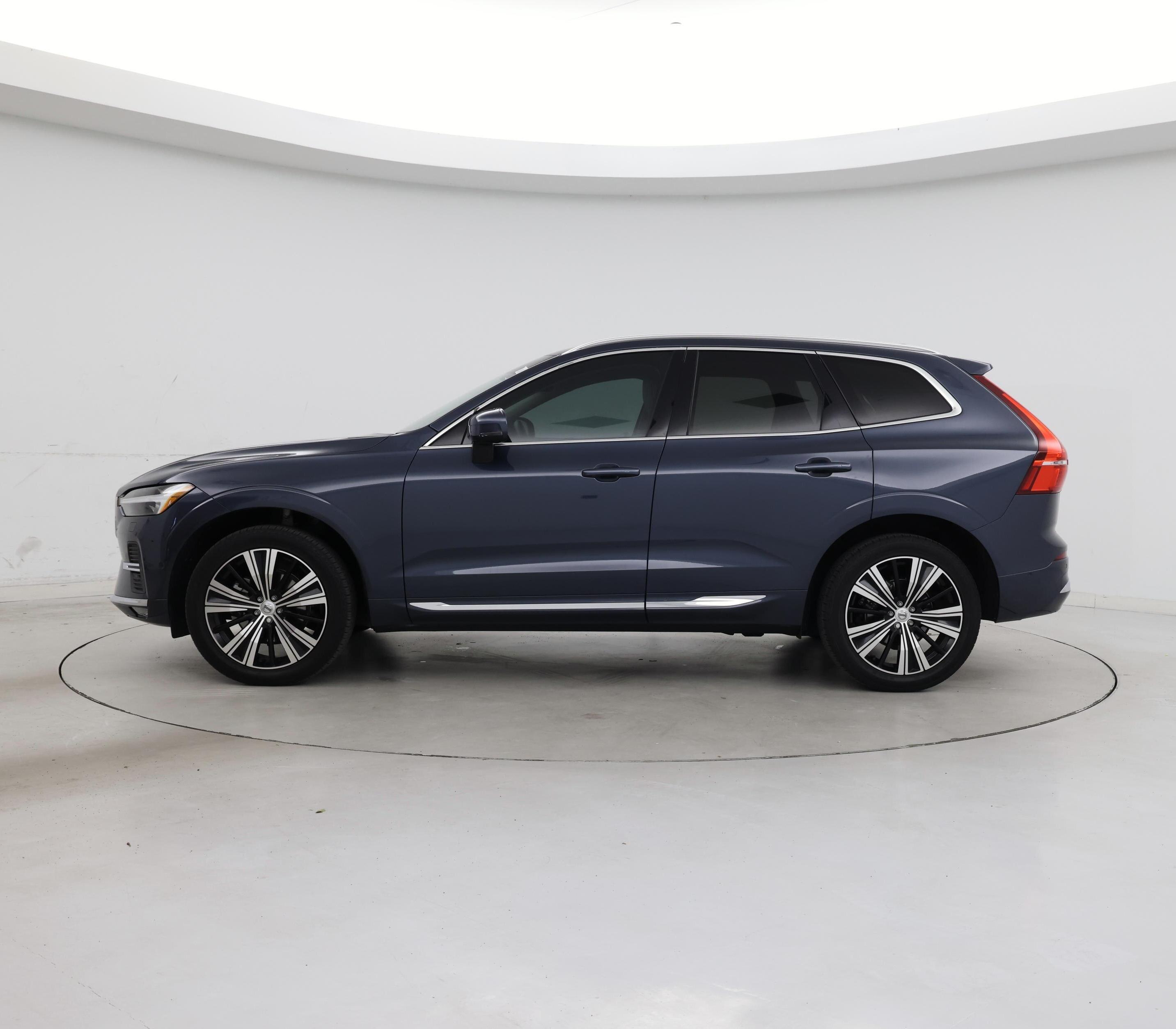 Thumbnail: 2022 Volvo XC60 - 3