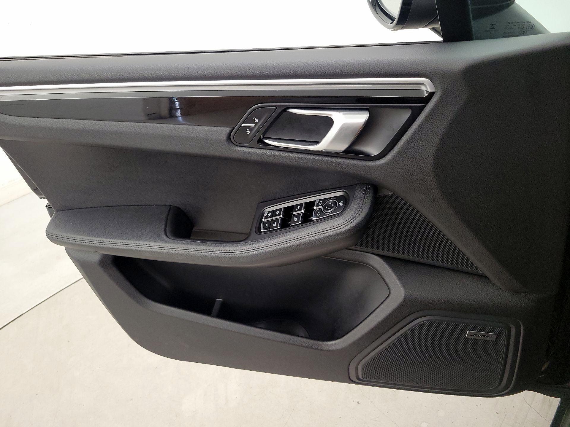 Thumbnail: 2018 Porsche Macan - 12