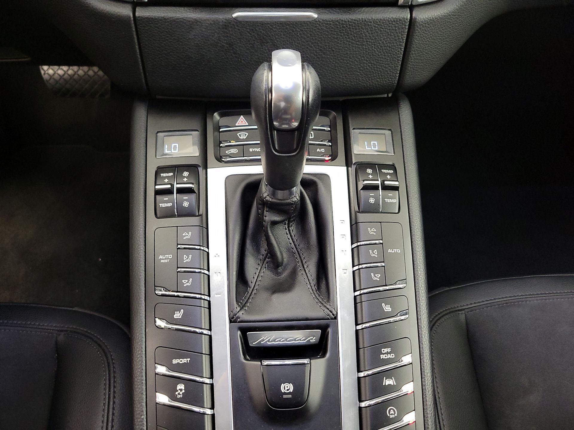 Thumbnail: 2018 Porsche Macan - 18