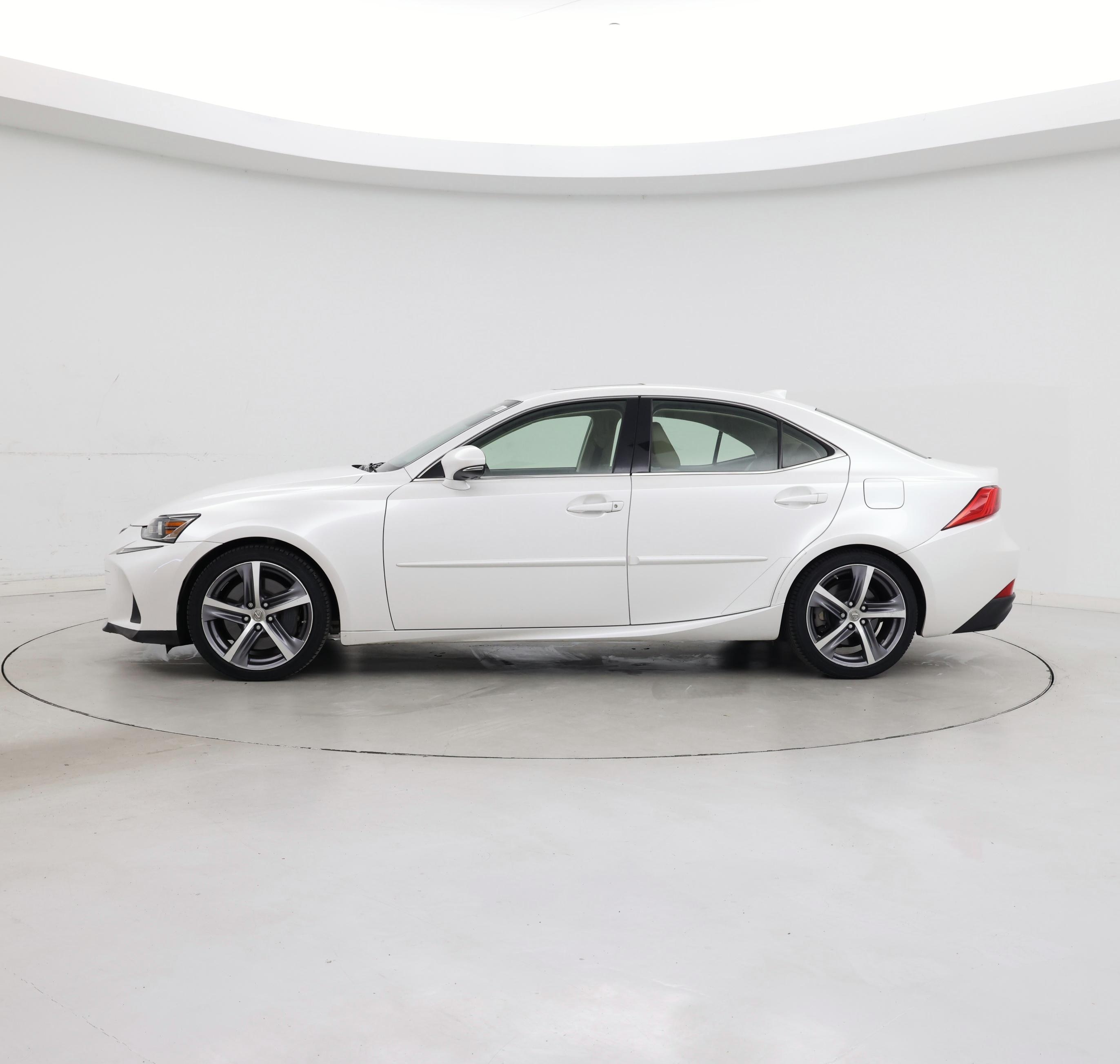 Thumbnail: 2018 Lexus IS - 3