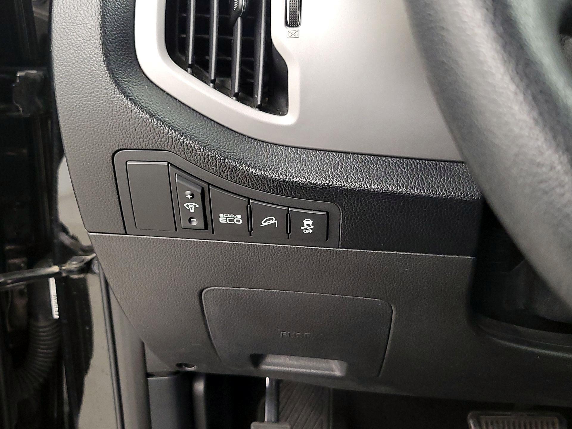 Thumbnail: 2016 Kia Sportage - 13