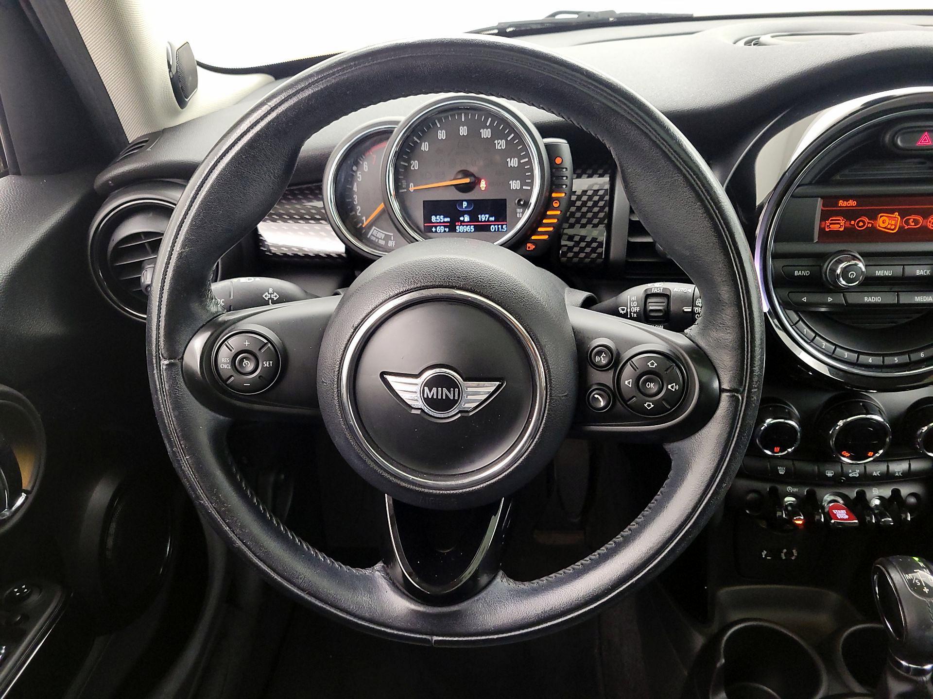 Thumbnail: 2016 MINI Cooper Hardtop - 10