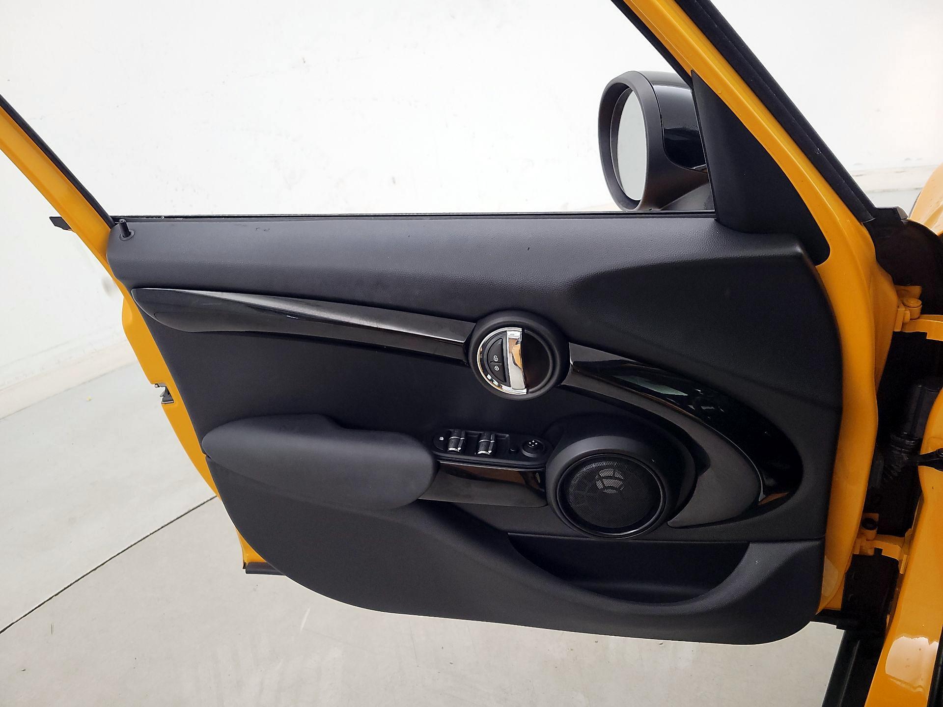 Thumbnail: 2016 MINI Cooper Hardtop - 12