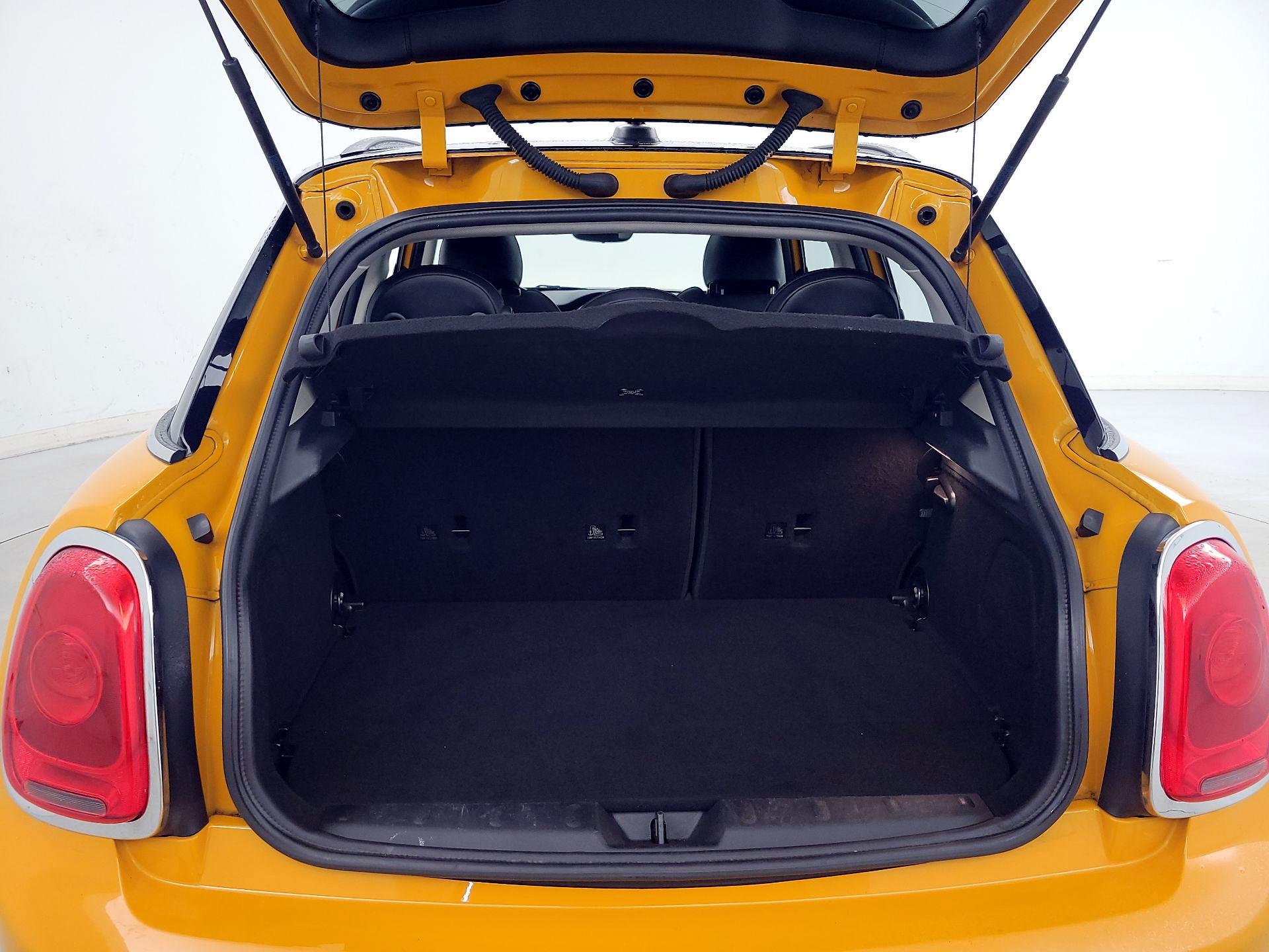 Thumbnail: 2016 MINI Cooper Hardtop - 20