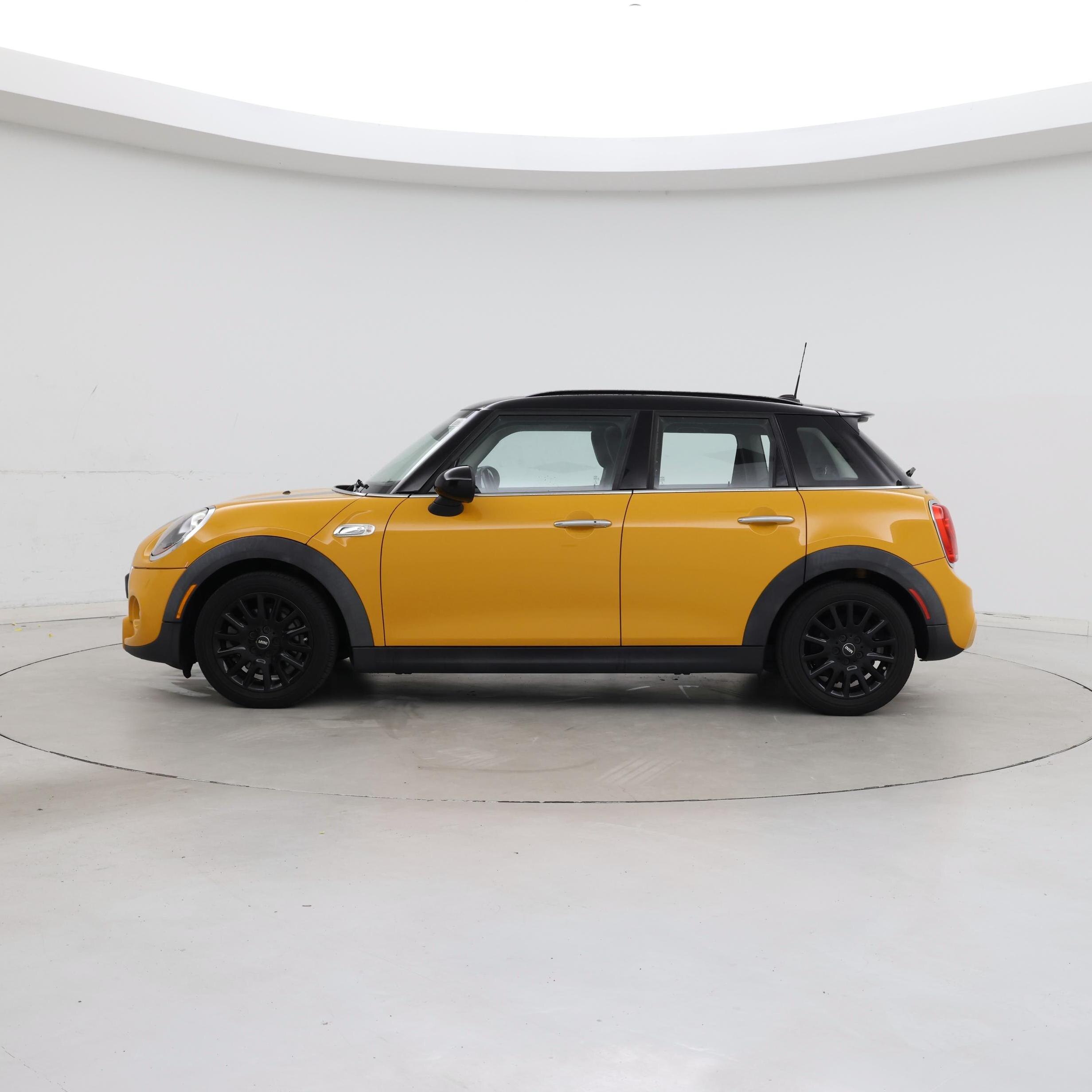 Thumbnail: 2016 MINI Cooper Hardtop - 3