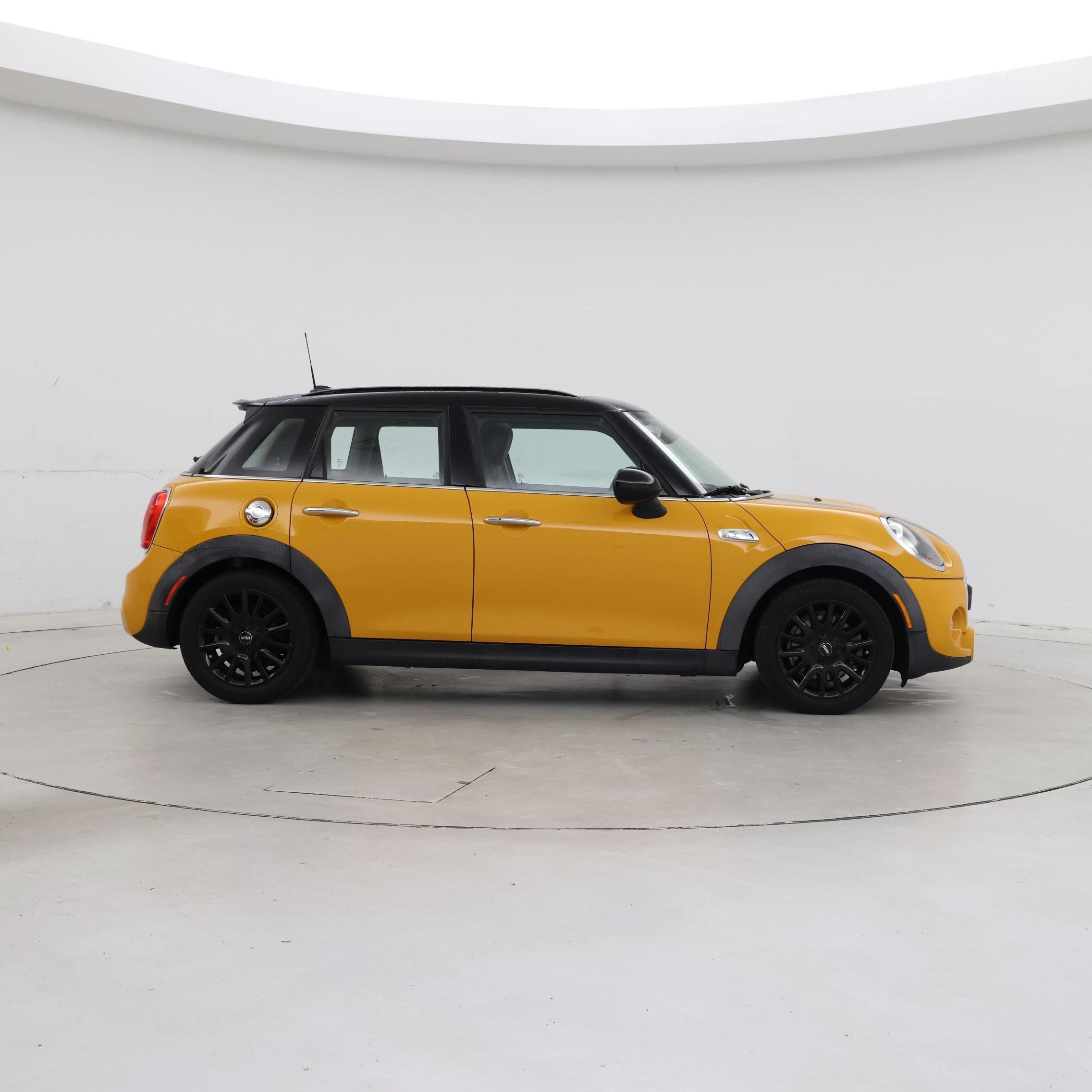 Thumbnail: 2016 MINI Cooper Hardtop - 7