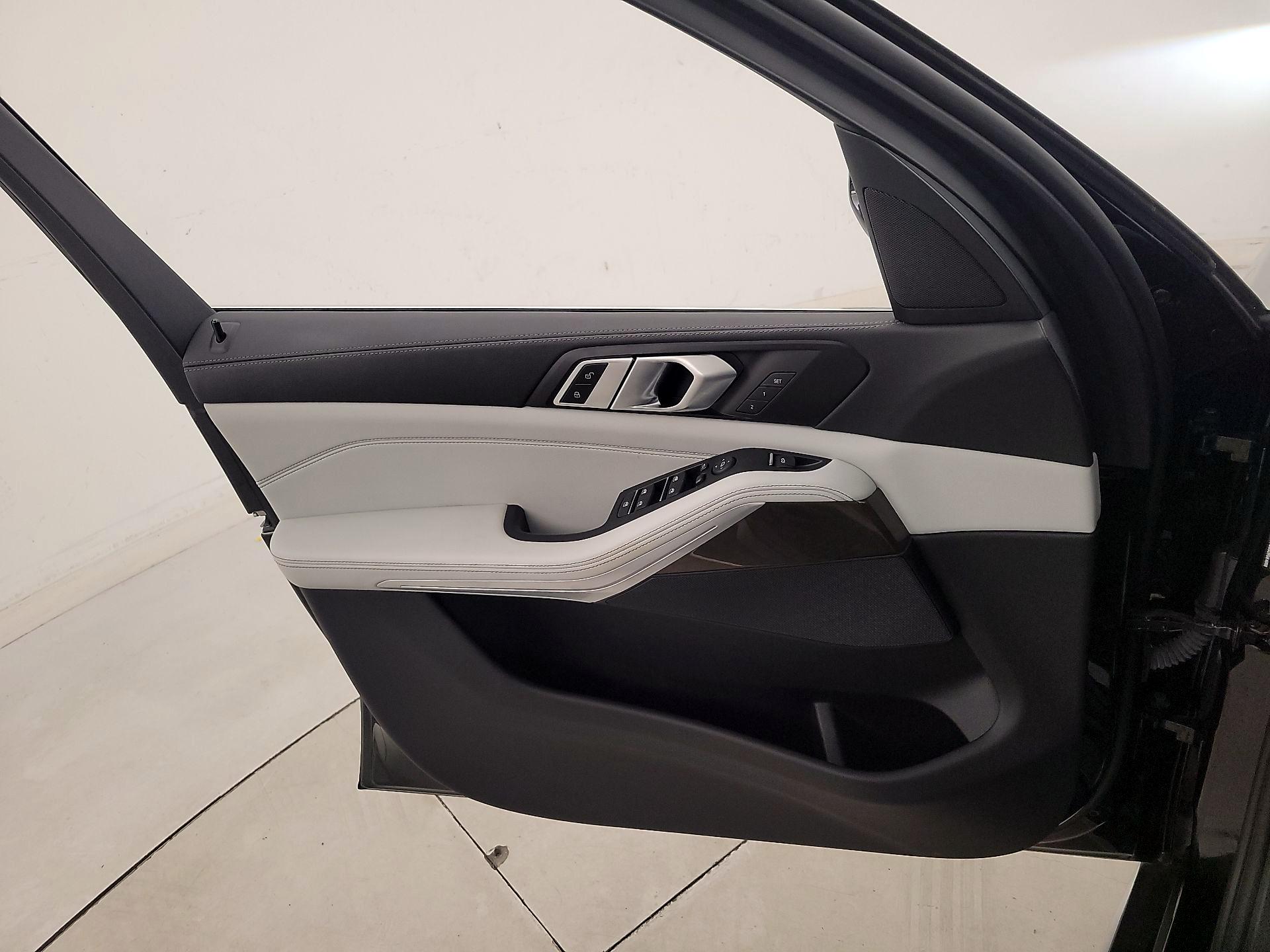 Thumbnail: 2023 BMW X5 - 12