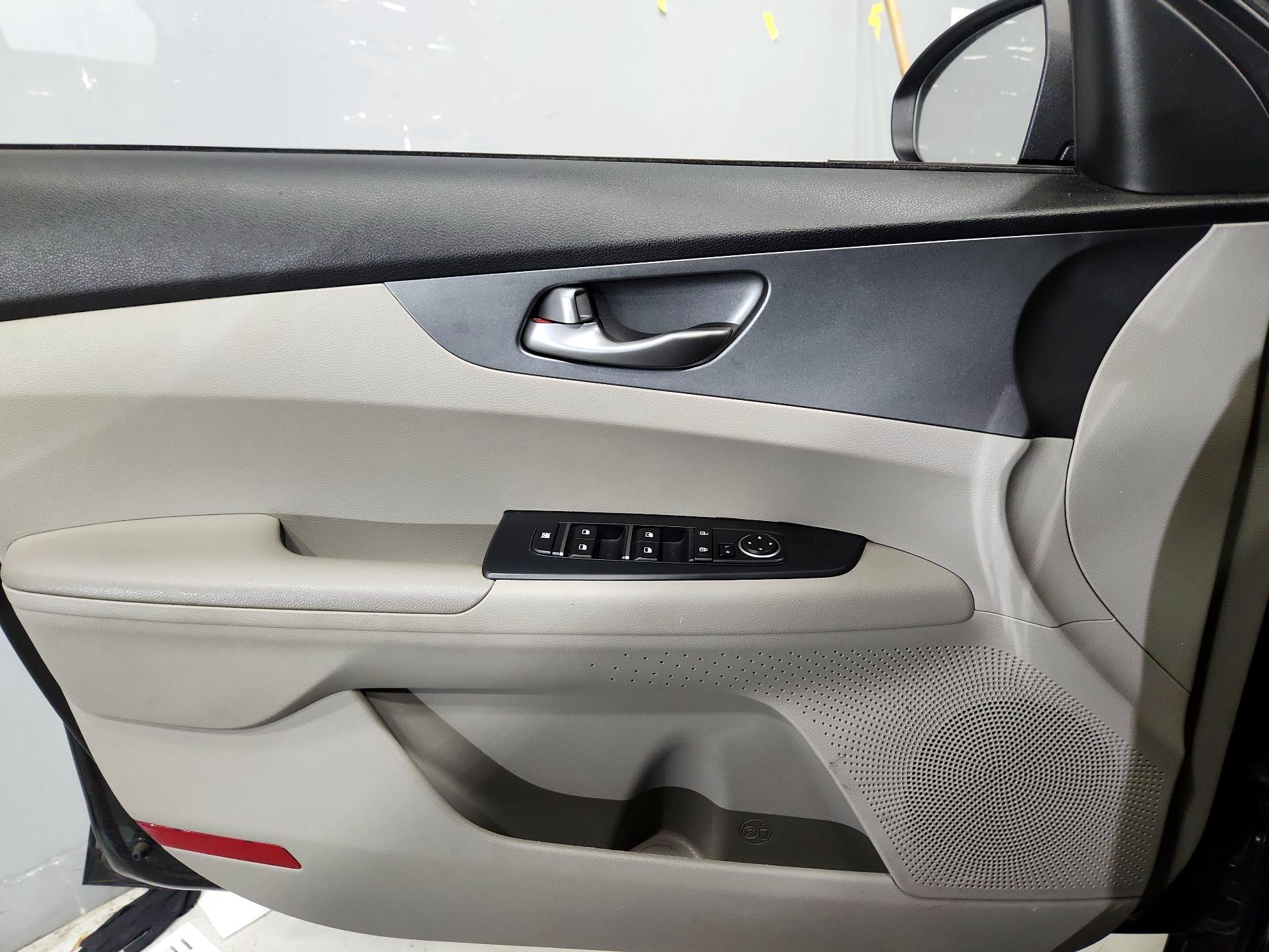 Thumbnail: 2020 Kia Forte - 12