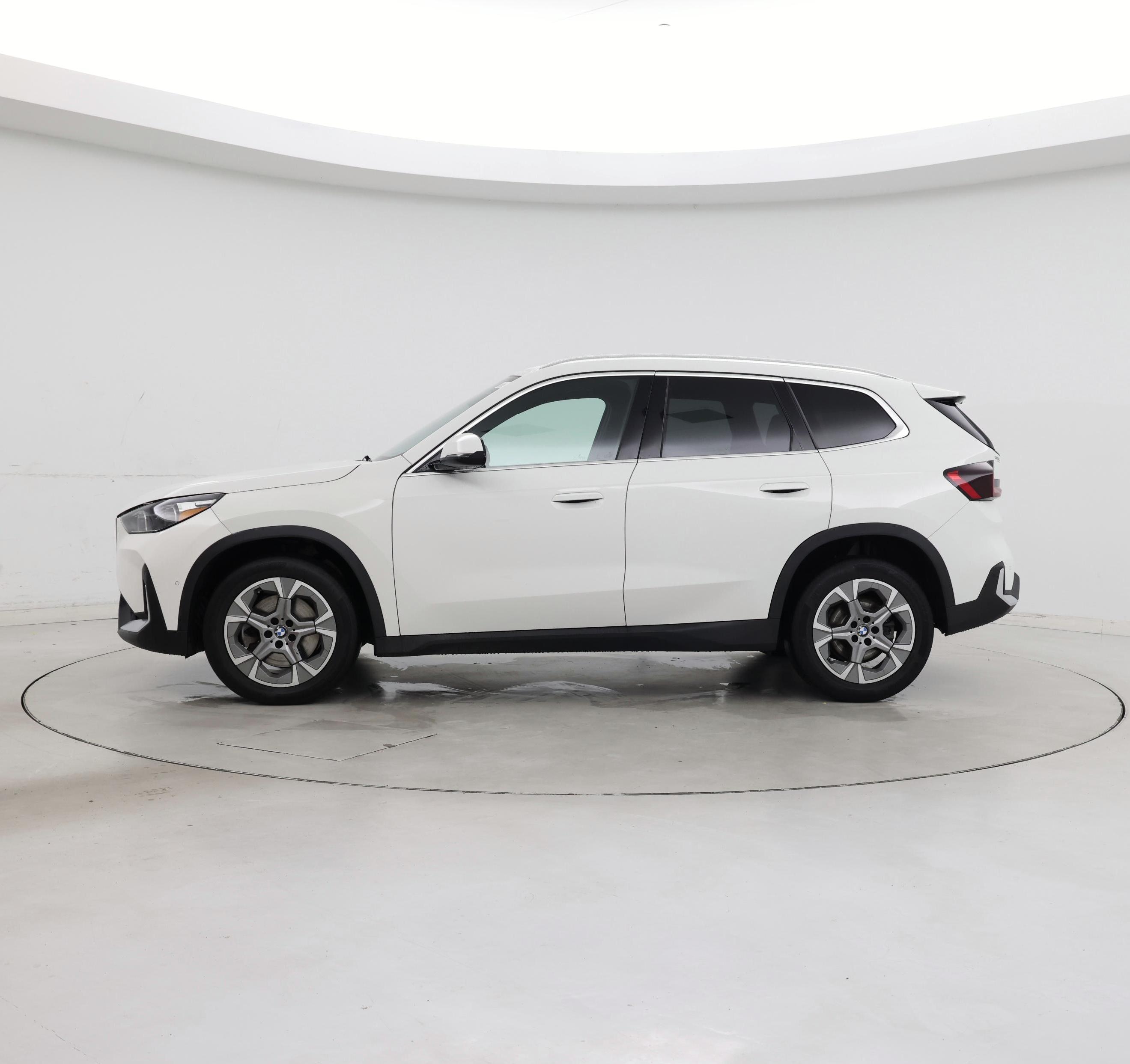 Thumbnail: 2023 BMW X1 - 3