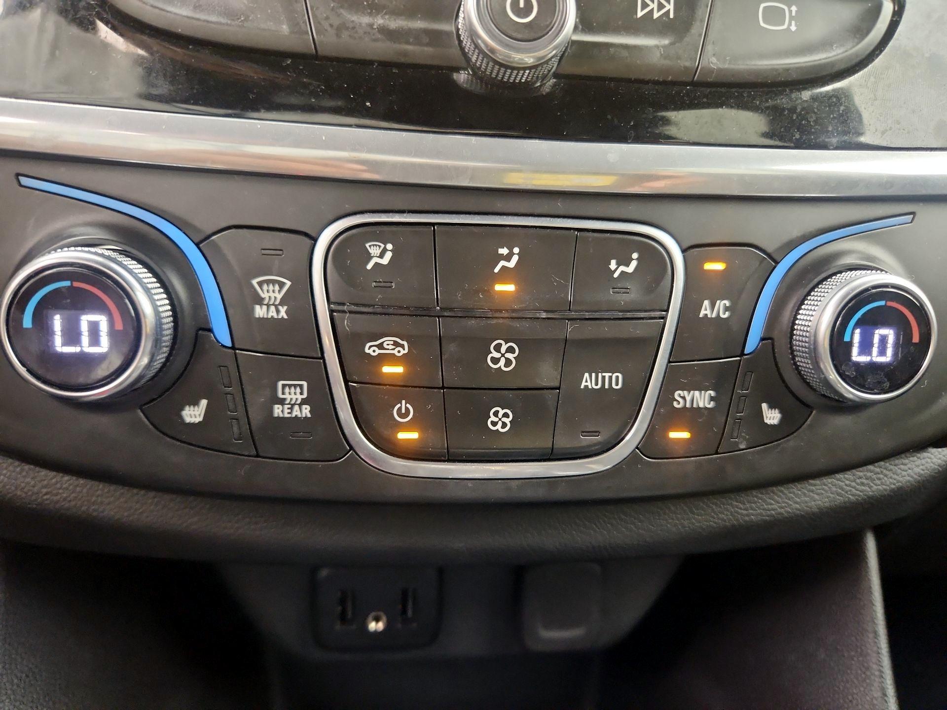 Thumbnail: 2022 Chevrolet Traverse - 16