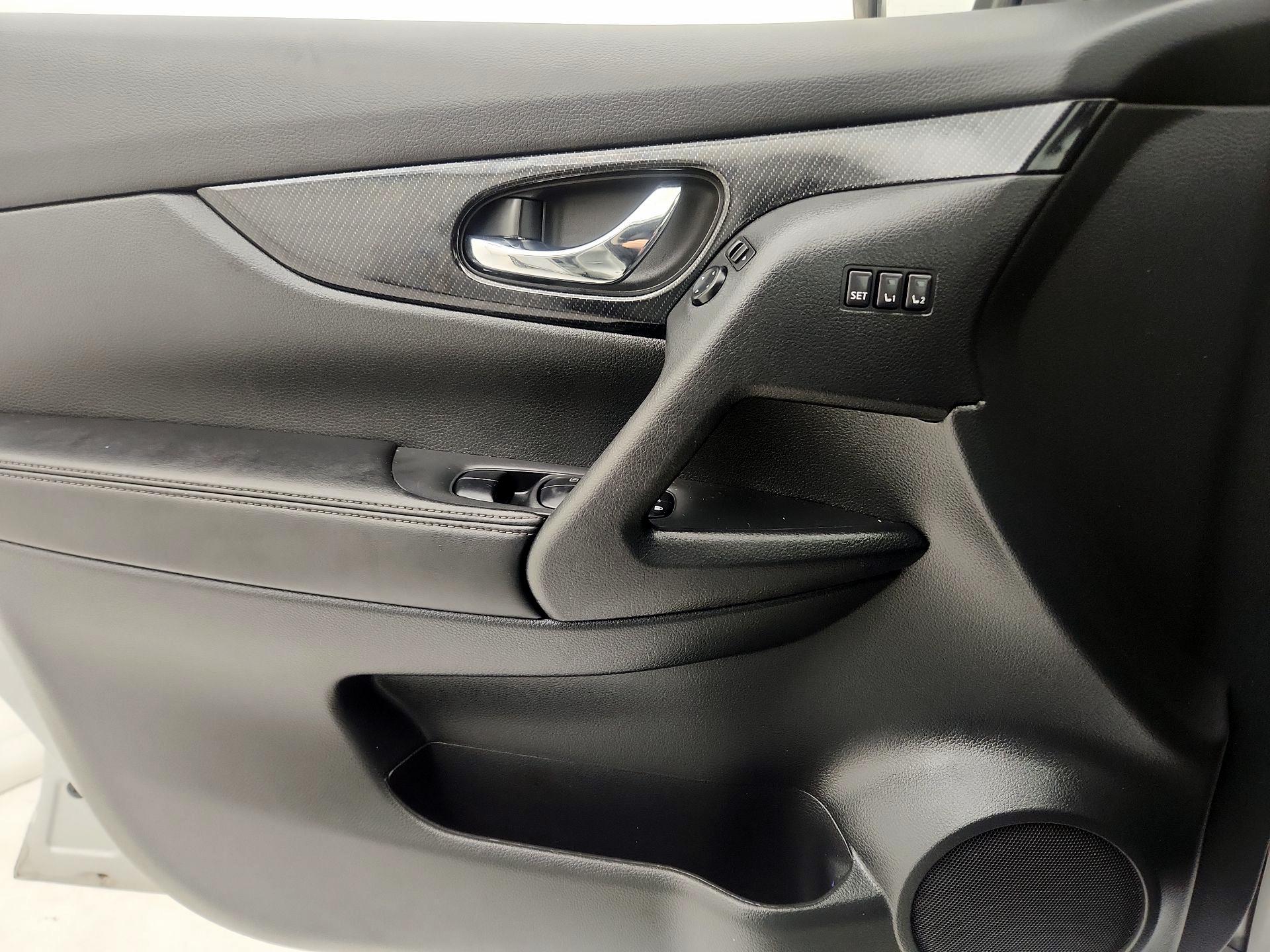 Thumbnail: 2020 Nissan Rogue - 12