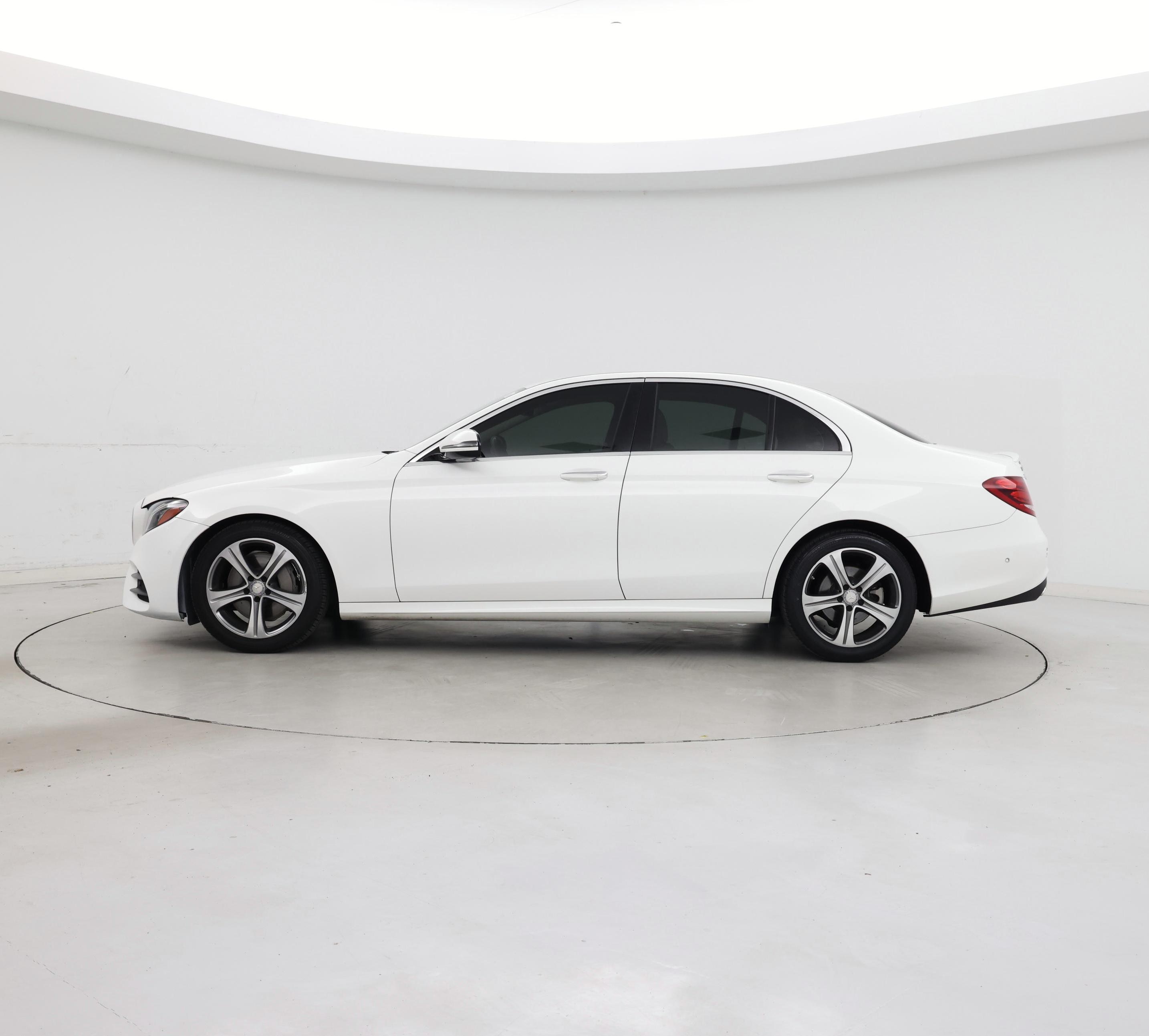 Thumbnail: 2017 Mercedes-Benz E-Class - 3