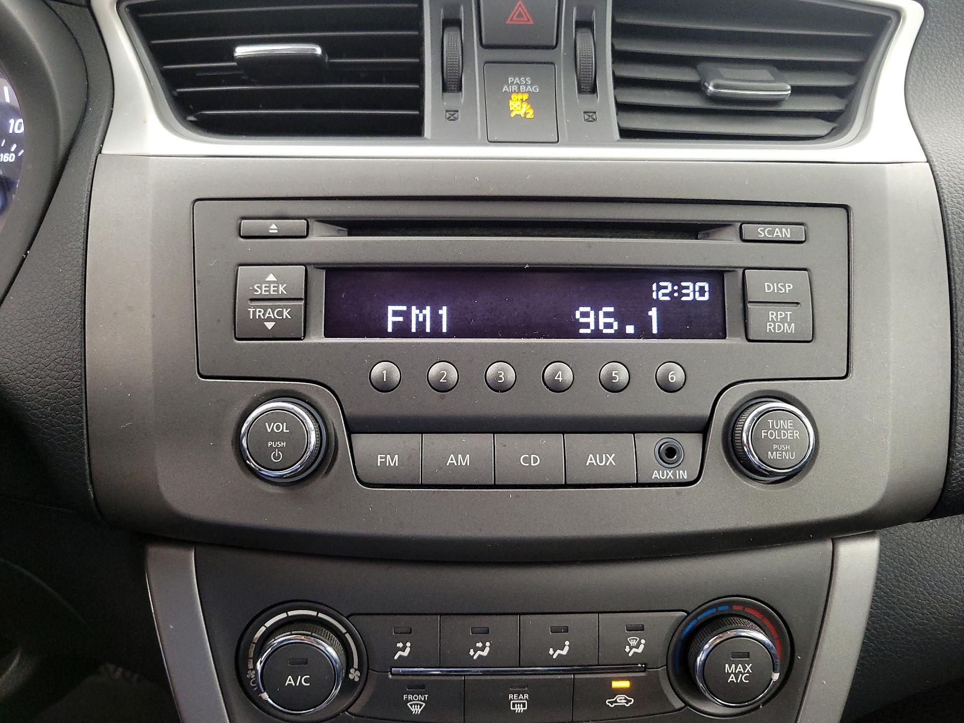 Thumbnail: 2014 Nissan Sentra - 14