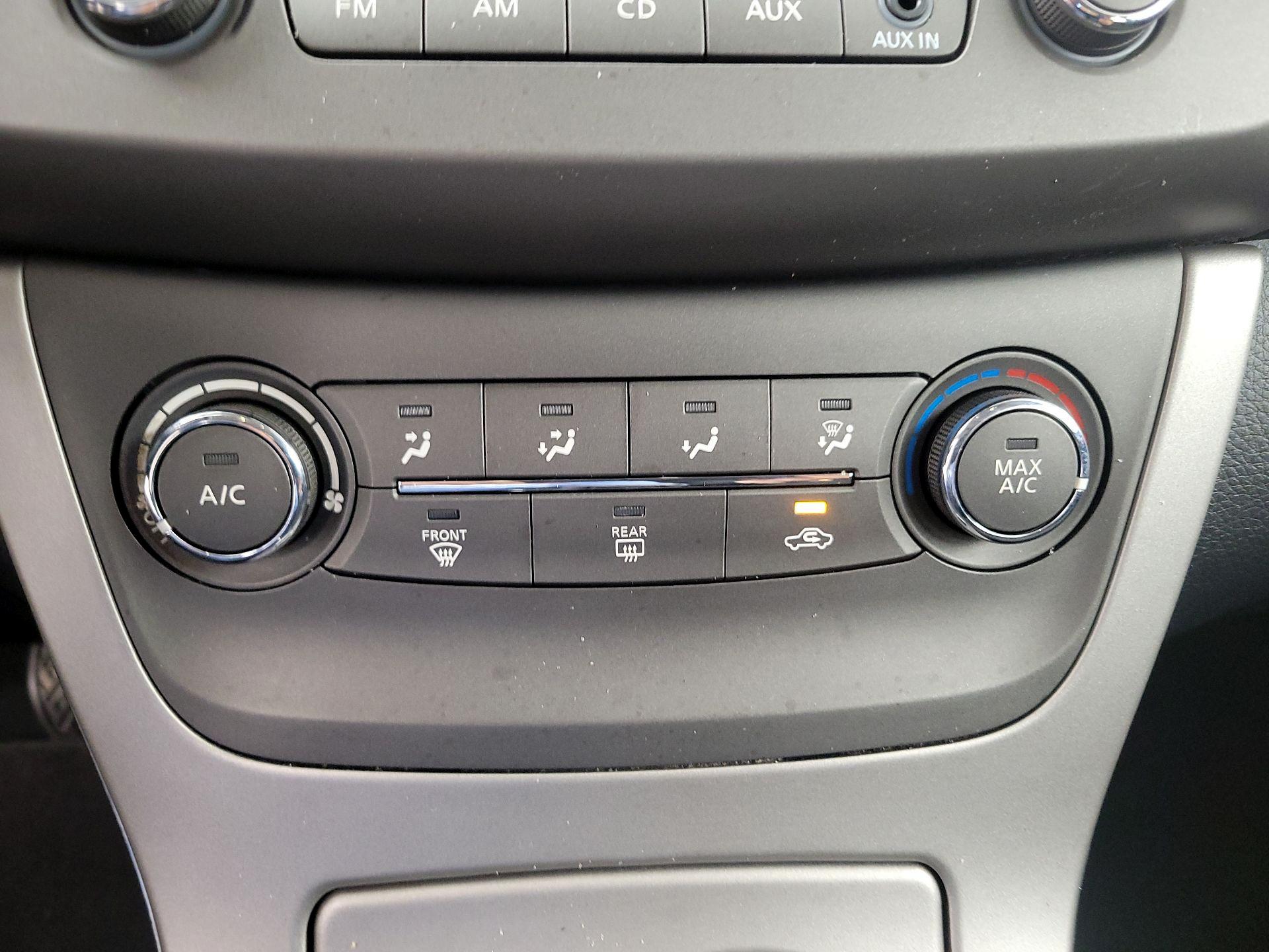 Thumbnail: 2014 Nissan Sentra - 15