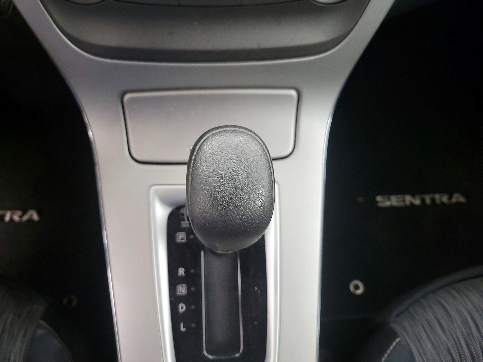 Thumbnail: 2014 Nissan Sentra - 16