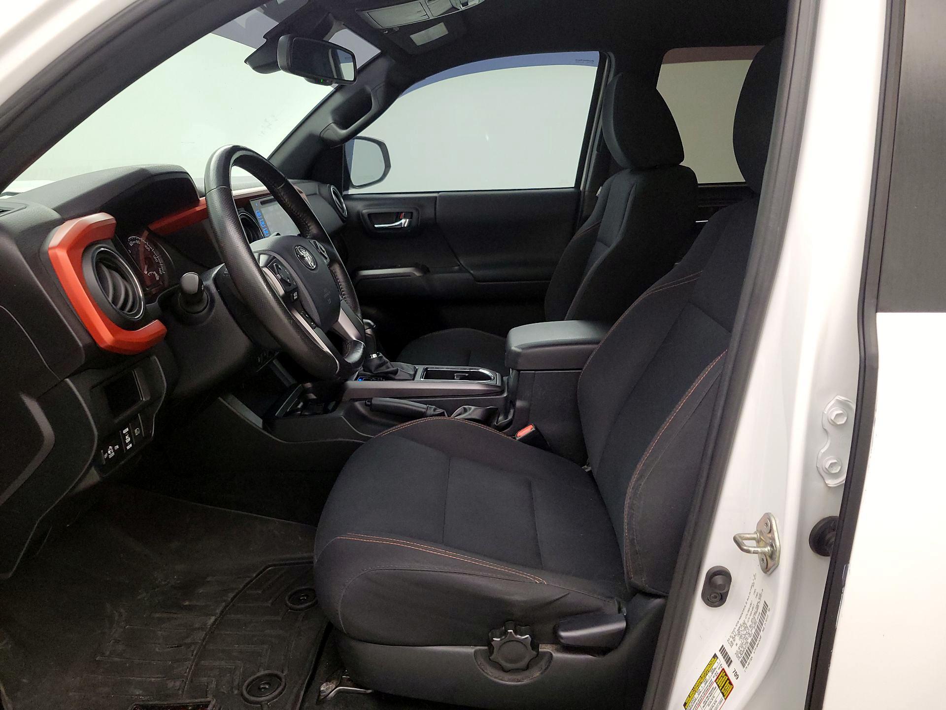 Thumbnail: 2019 Toyota Tacoma - 11